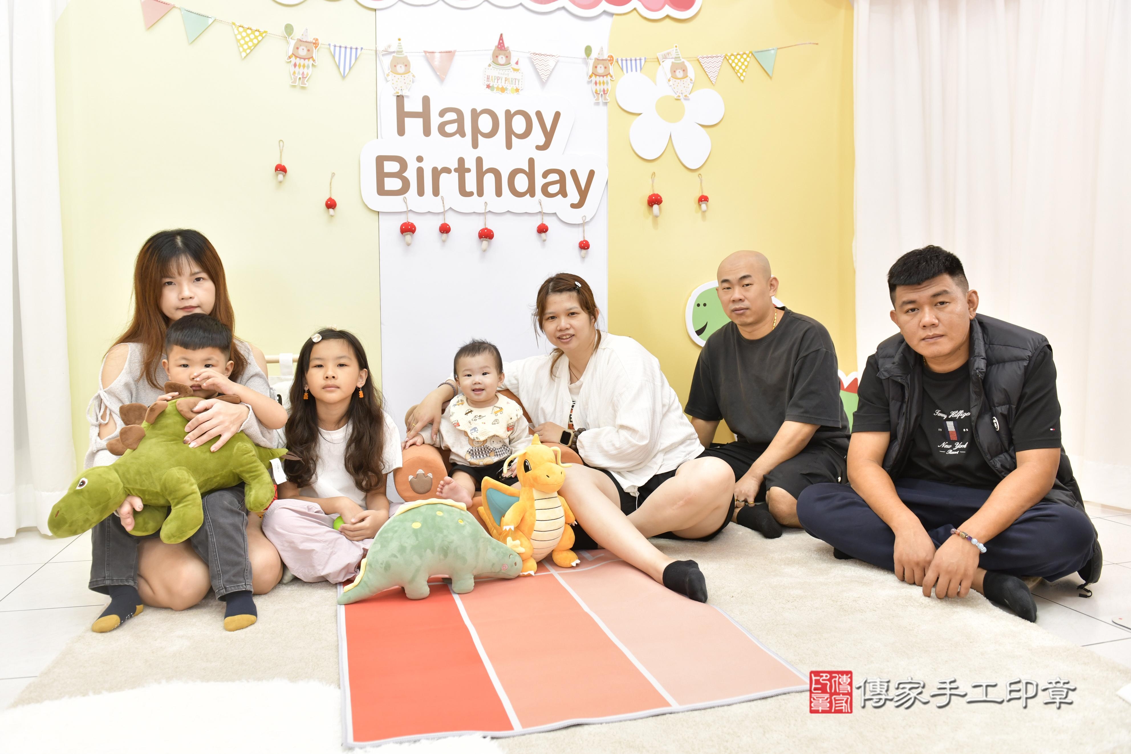 傳家手工印章新竹店、抓周、度脺、中國風會場、傳家嬰兒古禮、吉祥話、抓周道具物品24種、拍照。抓周證書。寶寶抓周、滿周歲、生日快樂、祝福