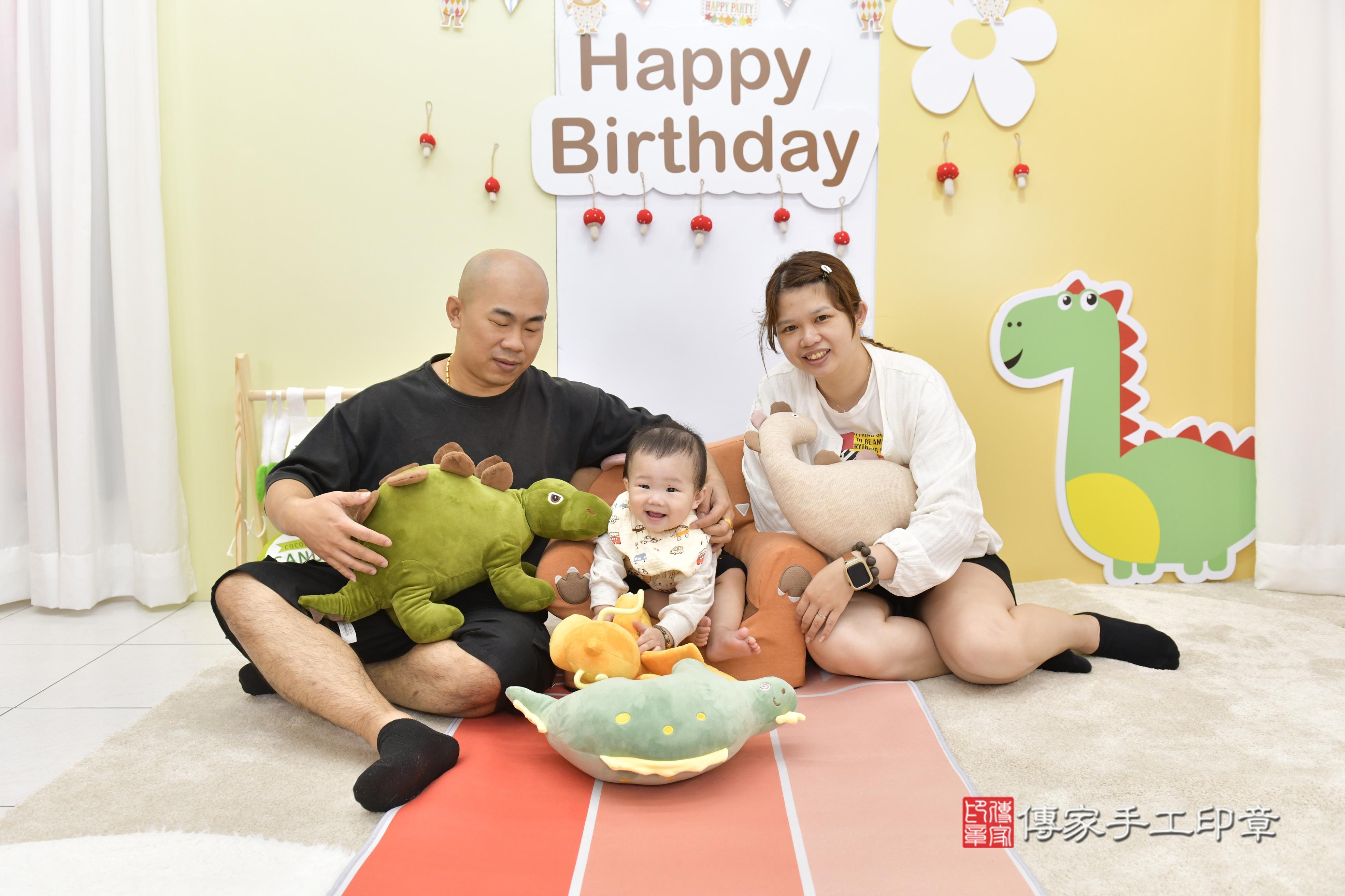 傳家手工印章新竹店、抓周、度脺、中國風會場、傳家嬰兒古禮、吉祥話、抓周道具物品24種、拍照。抓周證書。寶寶抓周、滿周歲、生日快樂、祝福