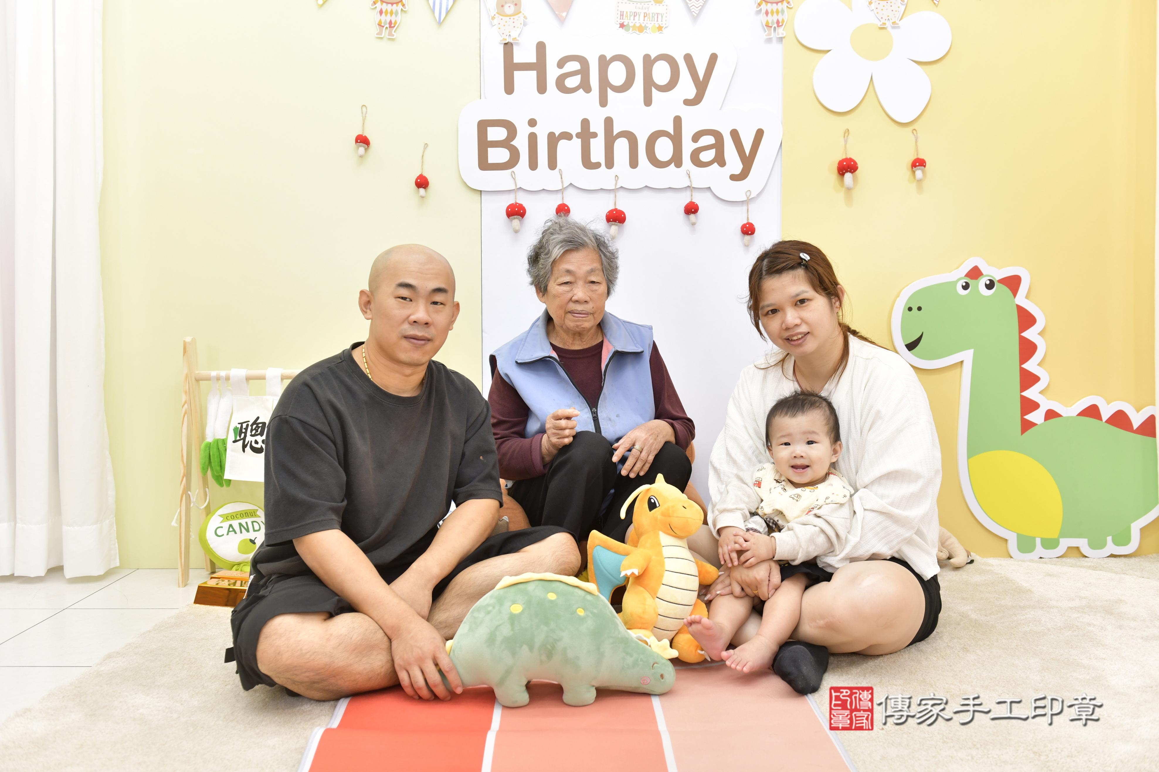 傳家手工印章新竹店、抓周、度脺、中國風會場、傳家嬰兒古禮、吉祥話、抓周道具物品24種、拍照。抓周證書。寶寶抓周、滿周歲、生日快樂、祝福