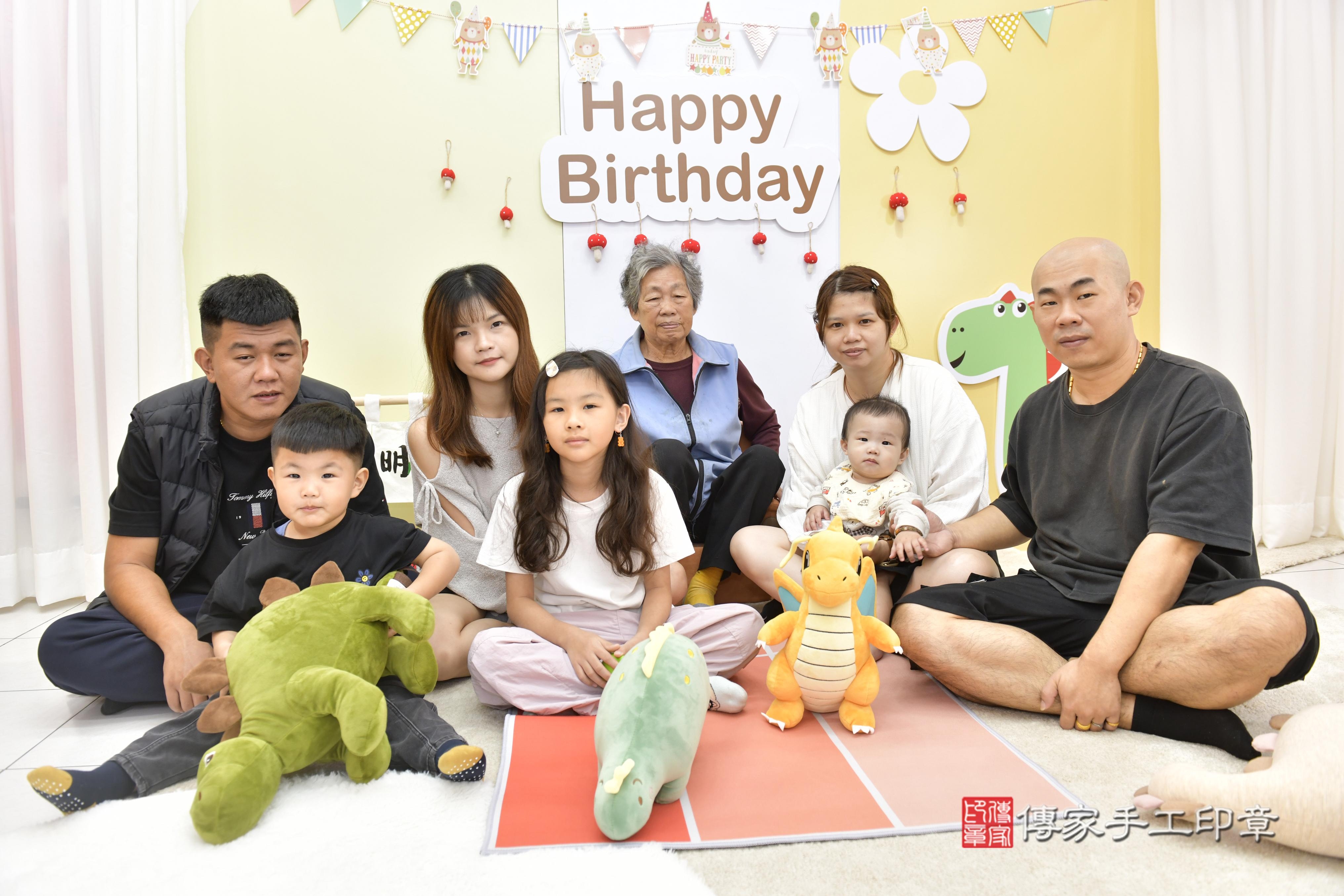 傳家手工印章新竹店、抓周、度脺、中國風會場、傳家嬰兒古禮、吉祥話、抓周道具物品24種、拍照。抓周證書。寶寶抓周、滿周歲、生日快樂、祝福