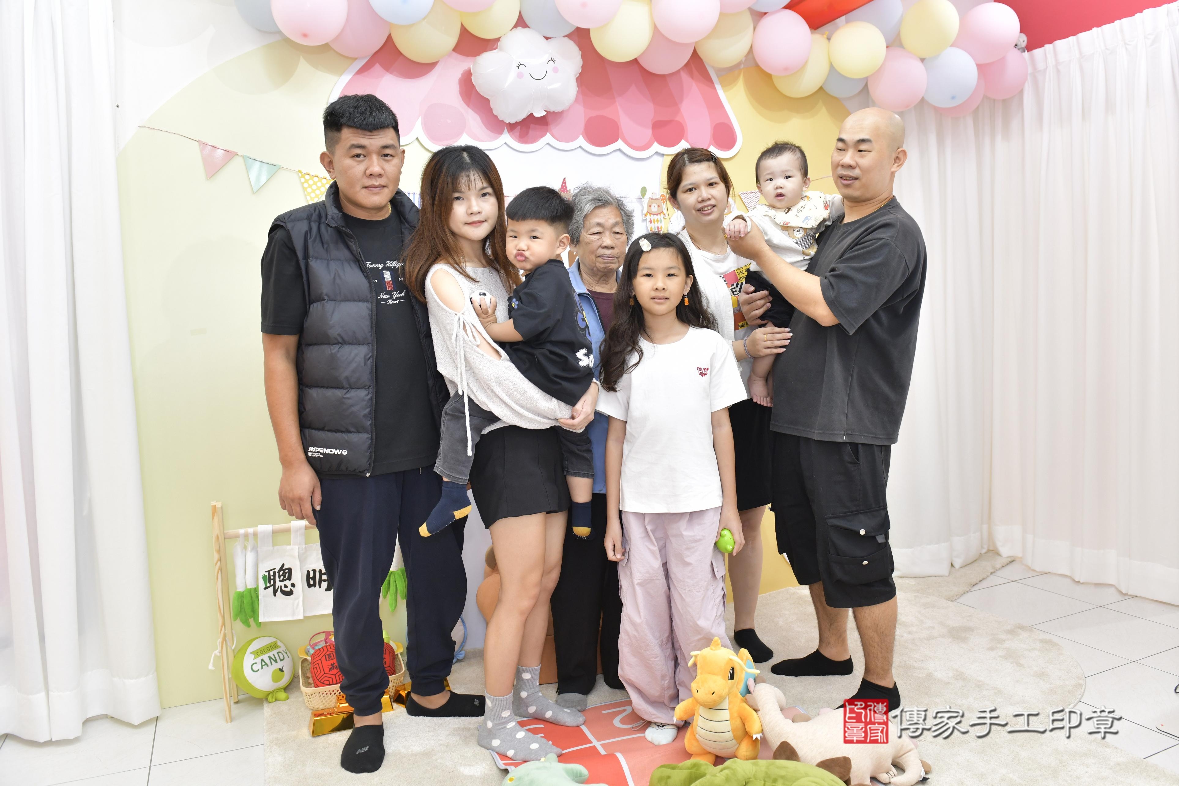 傳家手工印章新竹店、抓周、度脺、中國風會場、傳家嬰兒古禮、吉祥話、抓周道具物品24種、拍照。抓周證書。寶寶抓周、滿周歲、生日快樂、祝福