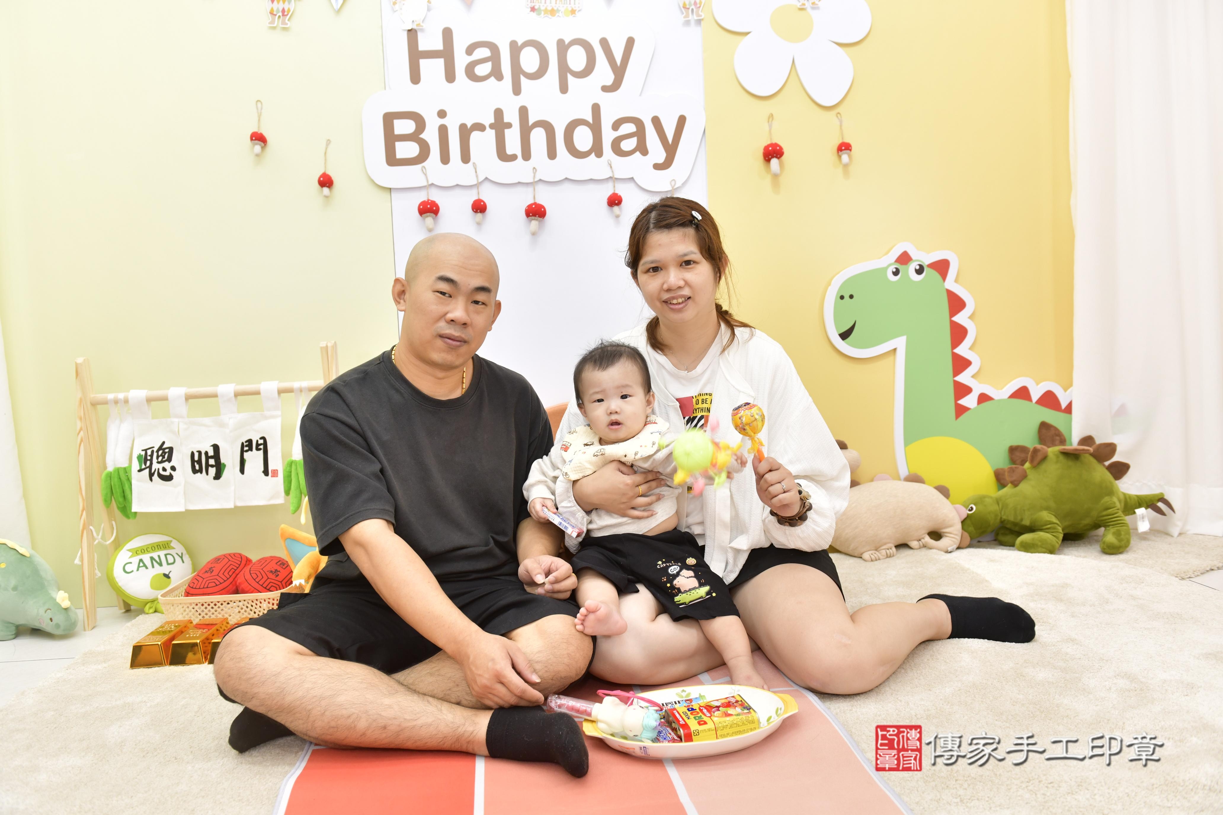 傳家手工印章新竹店、抓周、度脺、中國風會場、傳家嬰兒古禮、吉祥話、抓周道具物品24種、拍照。抓周證書。寶寶抓周、滿周歲、生日快樂、祝福