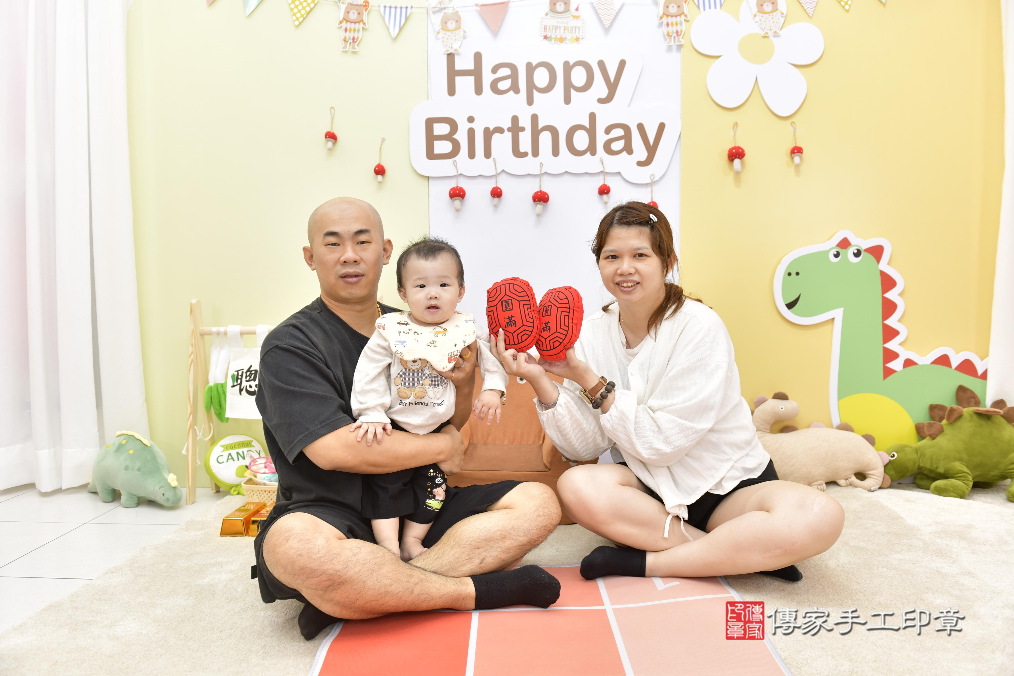 傳家手工印章新竹店、抓周、度脺、中國風會場、傳家嬰兒古禮、吉祥話、抓周道具物品24種、拍照。抓周證書。寶寶抓周、滿周歲、生日快樂、祝福