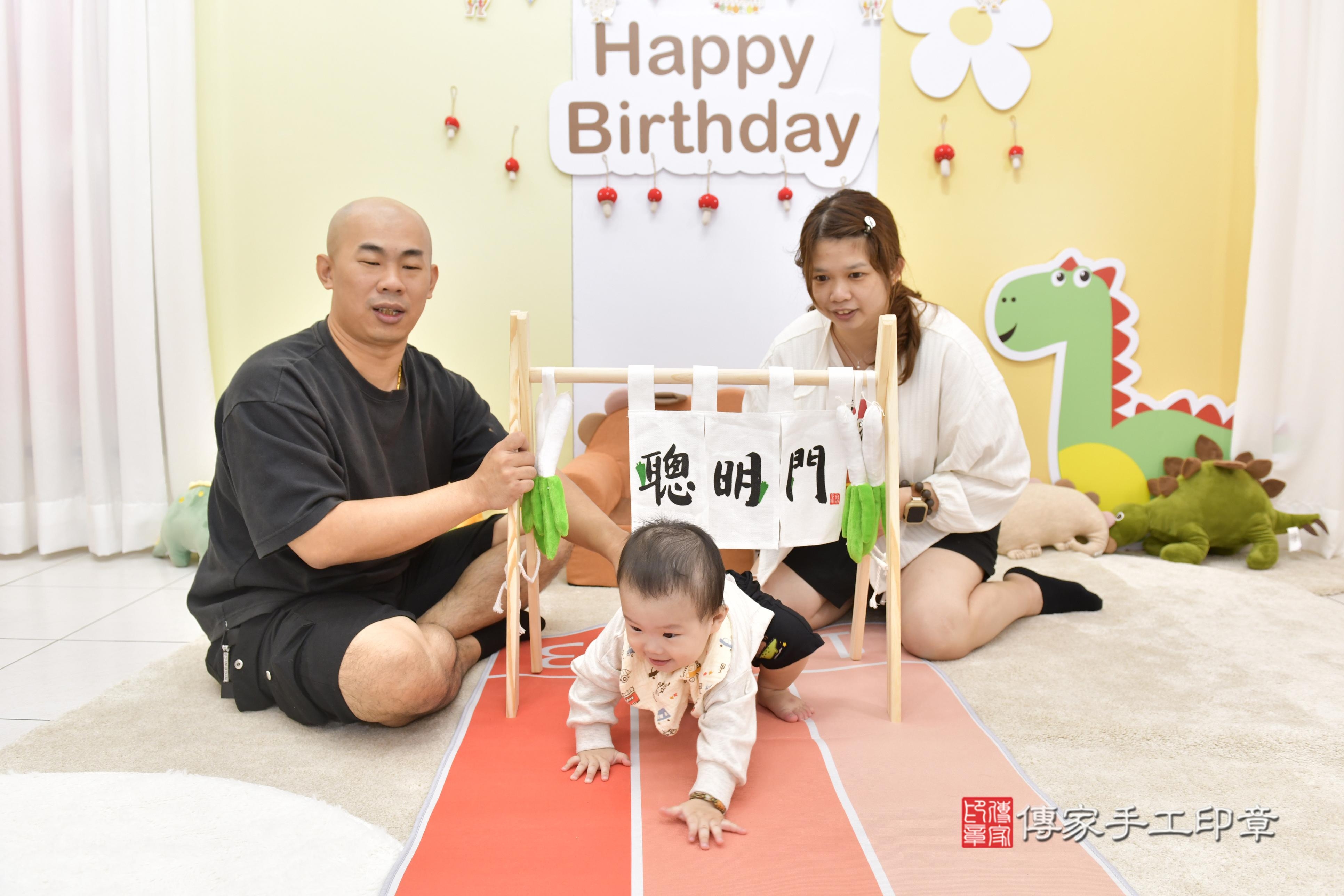 傳家手工印章新竹店、抓周、度脺、中國風會場、傳家嬰兒古禮、吉祥話、抓周道具物品24種、拍照。抓周證書。寶寶抓周、滿周歲、生日快樂、祝福