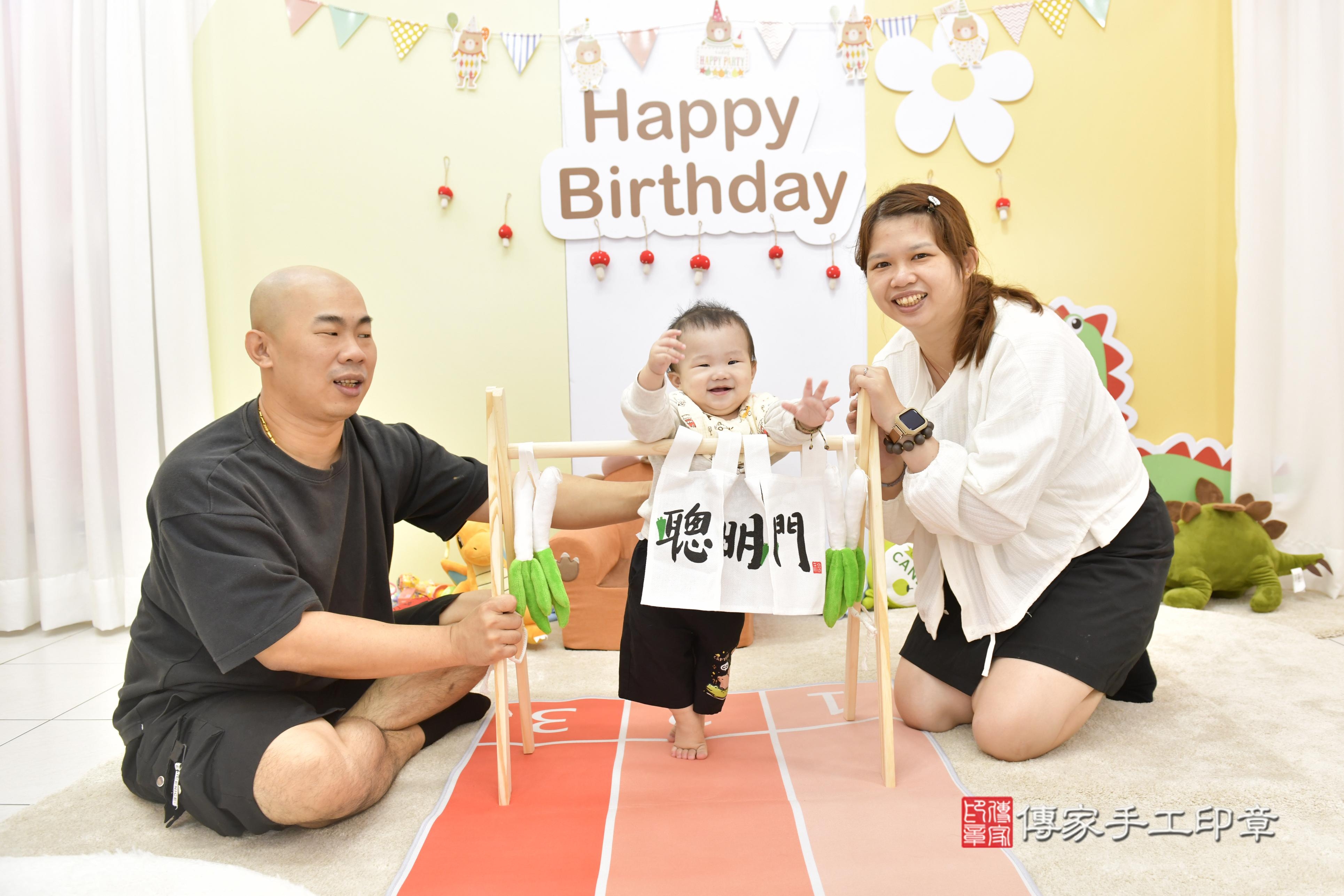 傳家手工印章新竹店、抓周、度脺、中國風會場、傳家嬰兒古禮、吉祥話、抓周道具物品24種、拍照。抓周證書。寶寶抓周、滿周歲、生日快樂、祝福
