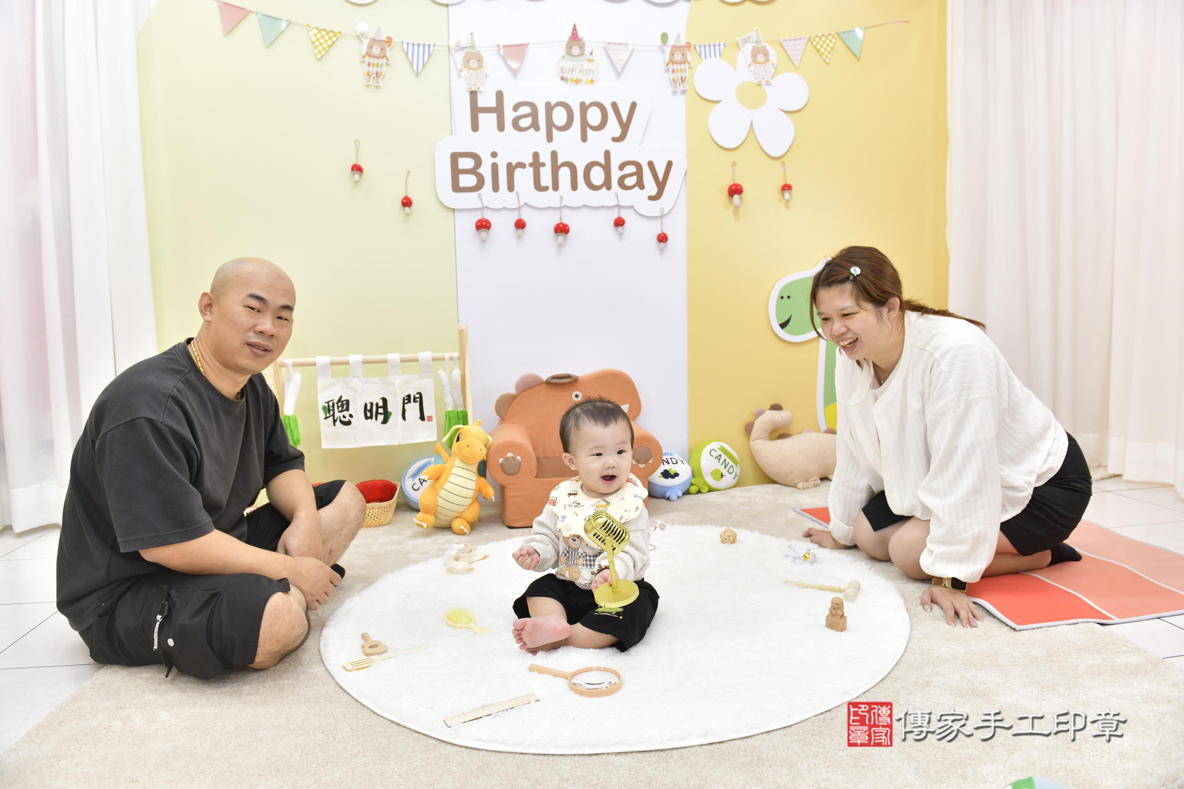 傳家手工印章新竹店、抓周、度脺、中國風會場、傳家嬰兒古禮、吉祥話、抓周道具物品24種、拍照。抓周證書。寶寶抓周、滿周歲、生日快樂、祝福