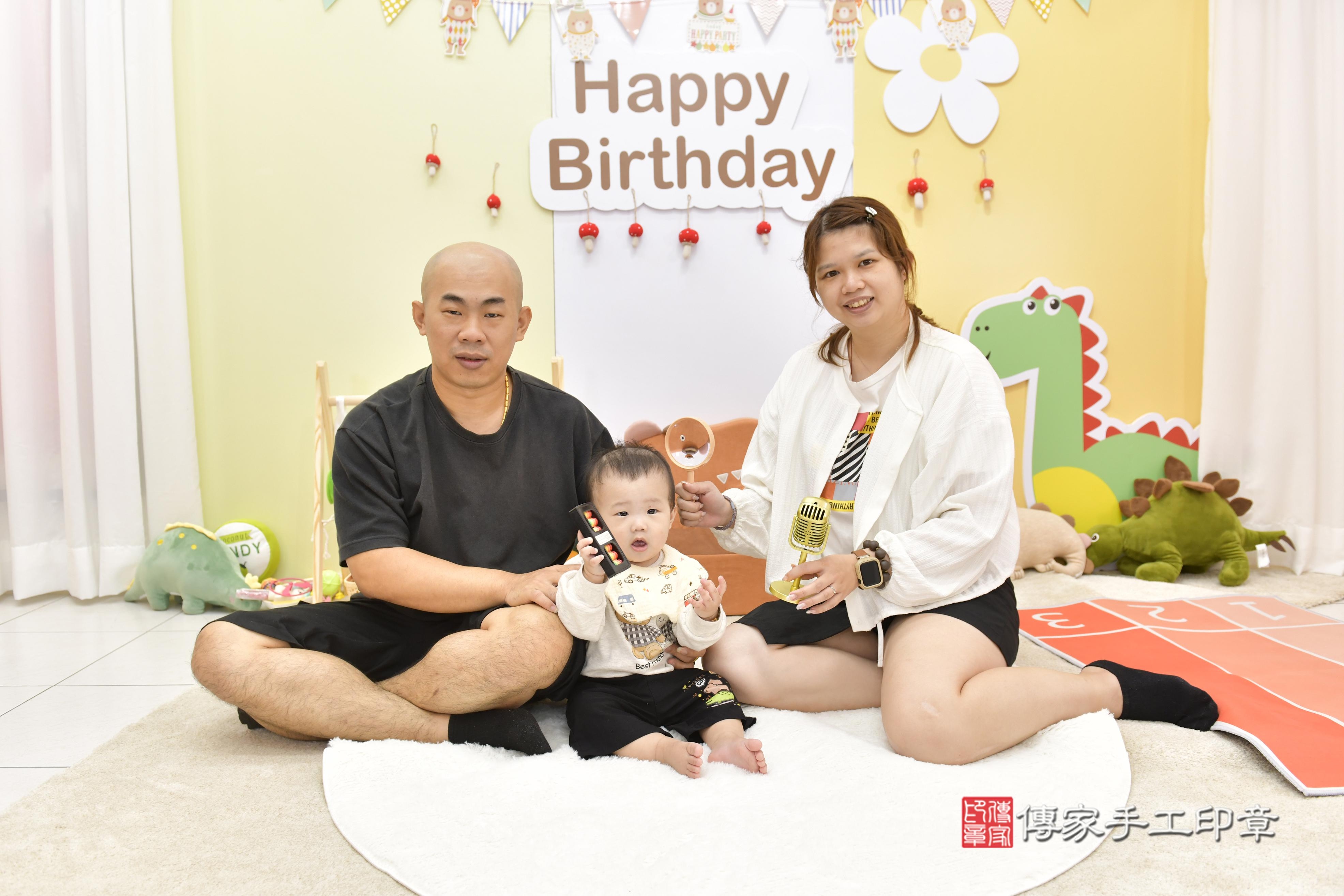 傳家手工印章新竹店、抓周、度脺、中國風會場、傳家嬰兒古禮、吉祥話、抓周道具物品24種、拍照。抓周證書。寶寶抓周、滿周歲、生日快樂、祝福