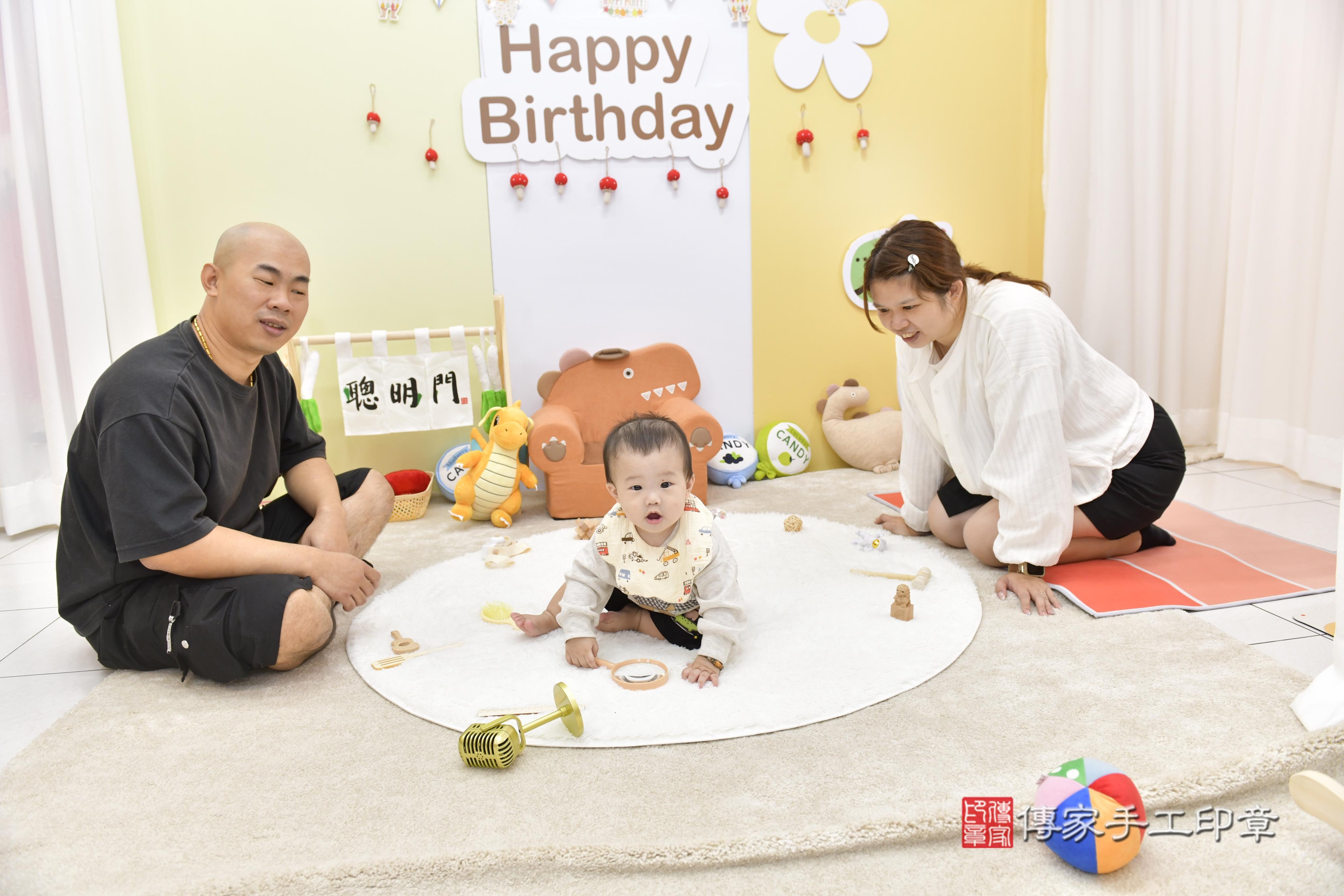 傳家手工印章新竹店、抓周、度脺、中國風會場、傳家嬰兒古禮、吉祥話、抓周道具物品24種、拍照。抓周證書。寶寶抓周、滿周歲、生日快樂、祝福