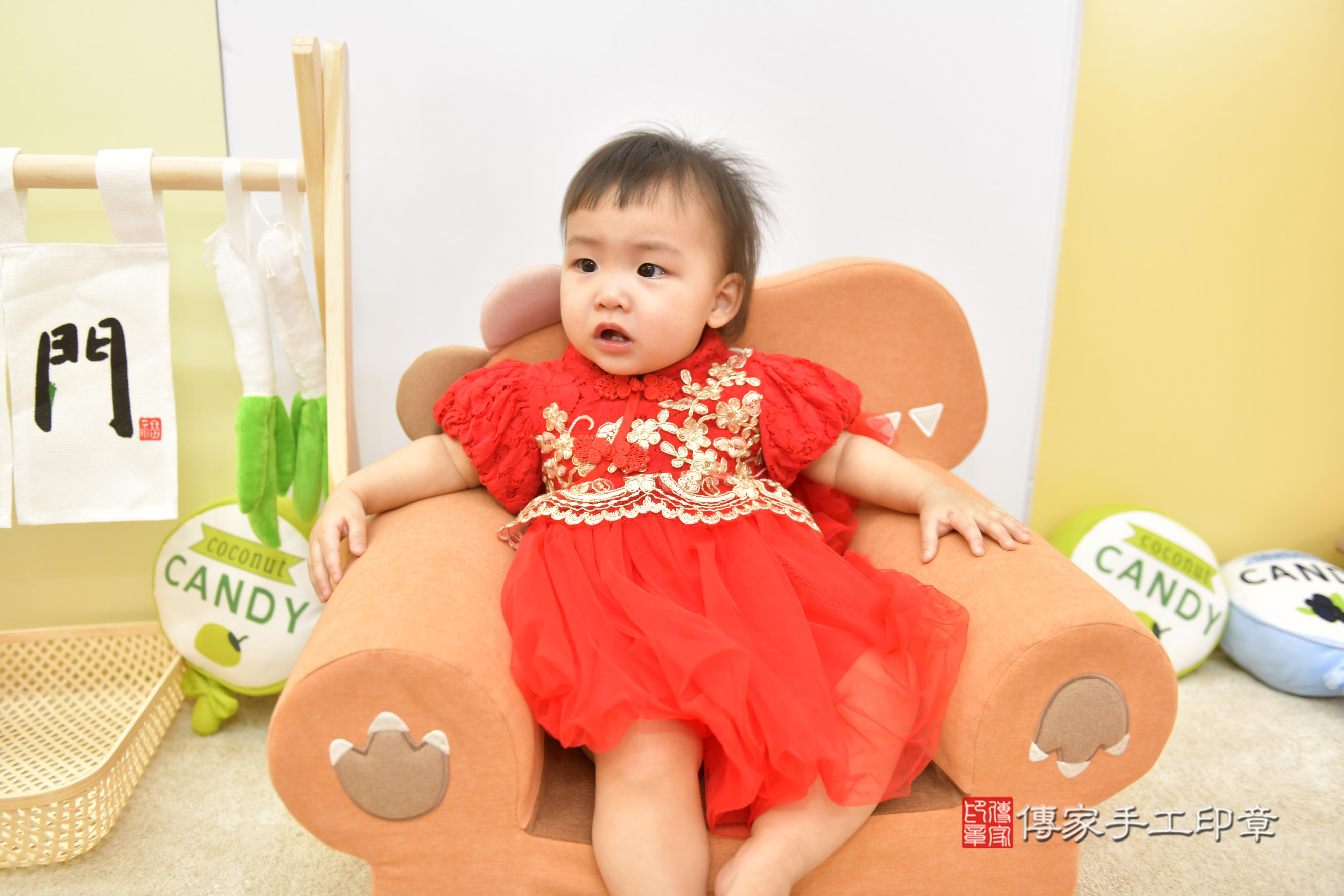 傳家手工印章新竹店、抓周、度脺、中國風會場、傳家嬰兒古禮、吉祥話、抓周道具物品24種、拍照。抓周證書。寶寶抓周、滿周歲、生日快樂、祝福