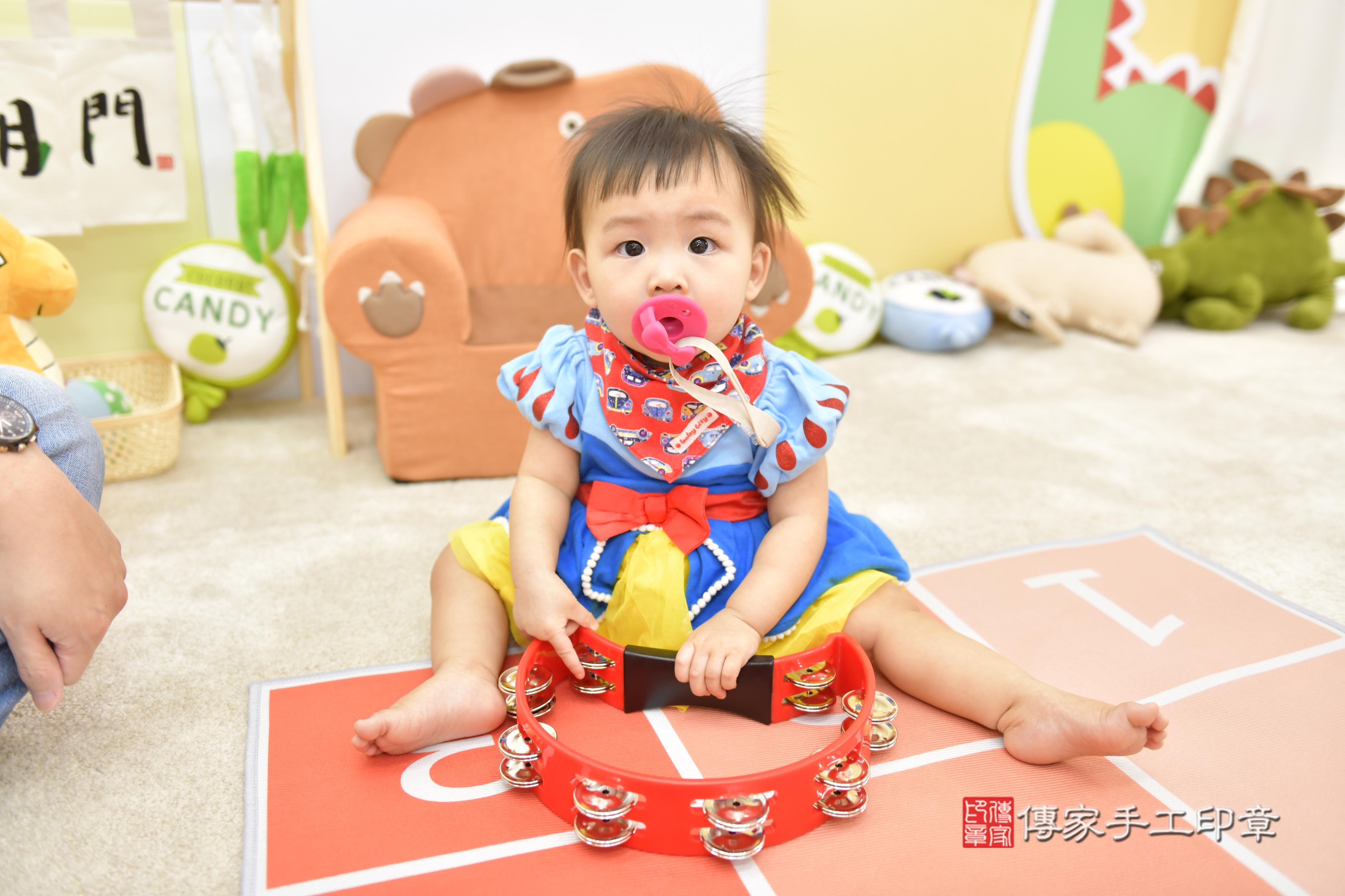 傳家手工印章新竹店、抓周、度脺、中國風會場、傳家嬰兒古禮、吉祥話、抓周道具物品24種、拍照。抓周證書。寶寶抓周、滿周歲、生日快樂、祝福