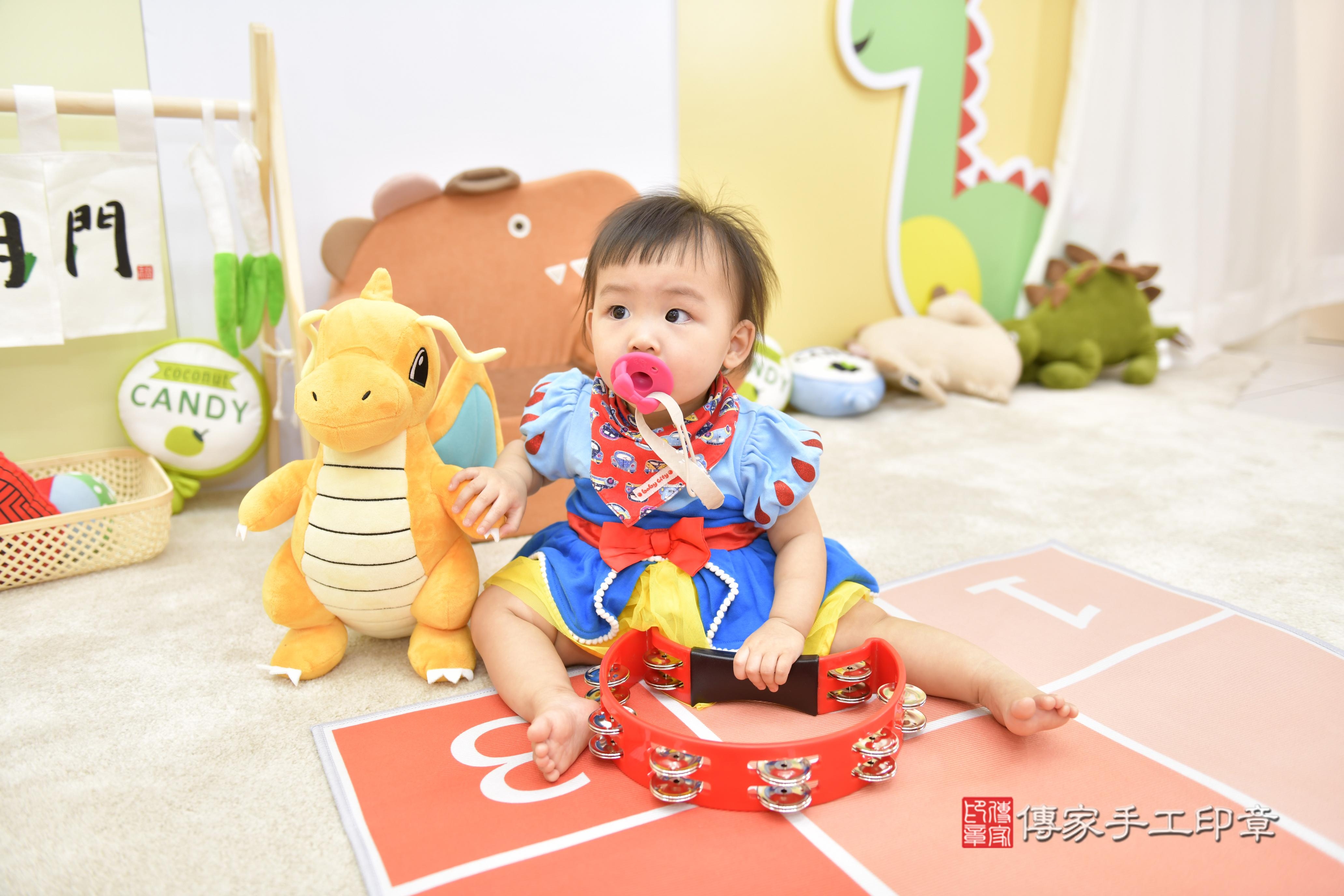 傳家手工印章新竹店、抓周、度脺、中國風會場、傳家嬰兒古禮、吉祥話、抓周道具物品24種、拍照。抓周證書。寶寶抓周、滿周歲、生日快樂、祝福