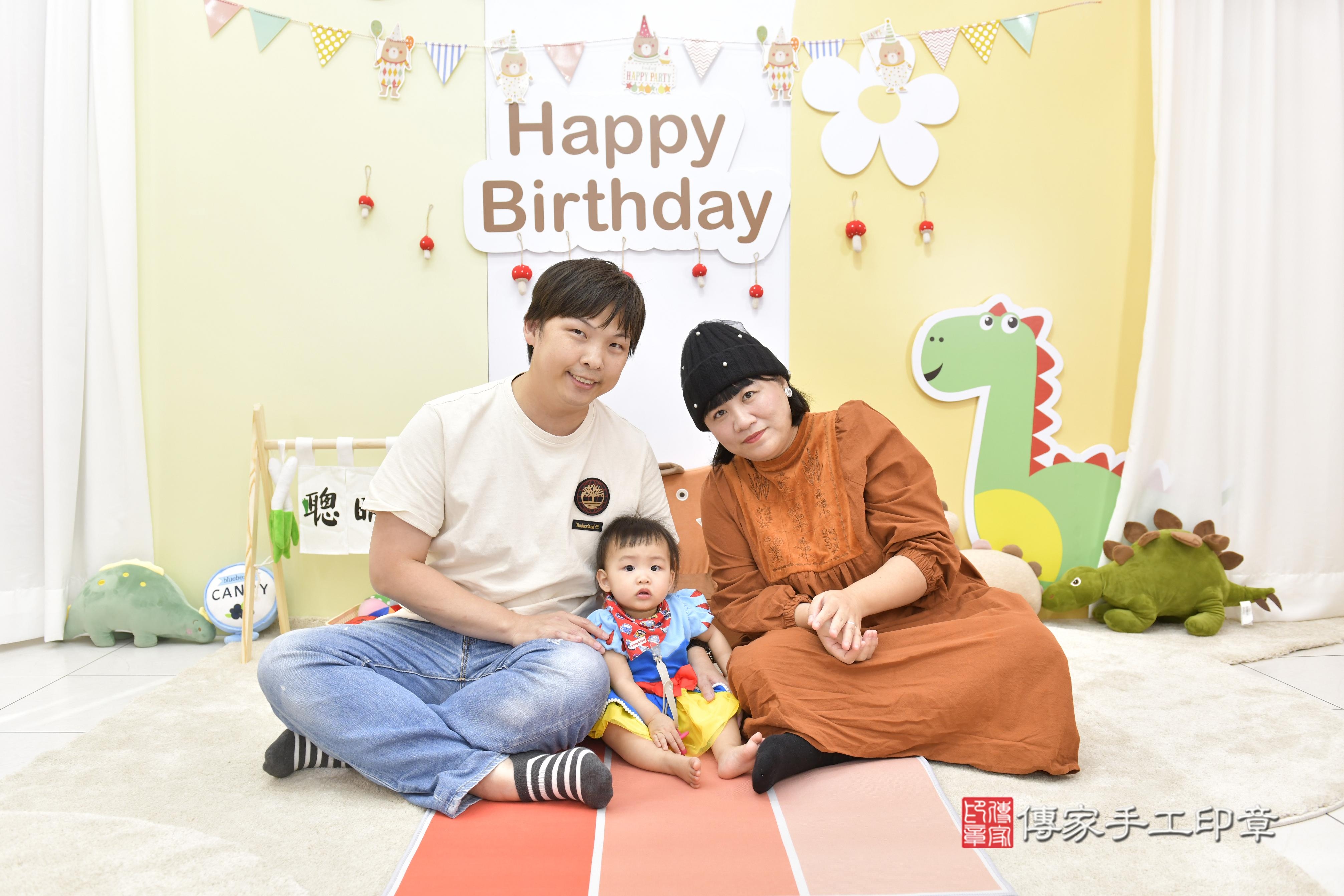 傳家手工印章新竹店、抓周、度脺、中國風會場、傳家嬰兒古禮、吉祥話、抓周道具物品24種、拍照。抓周證書。寶寶抓周、滿周歲、生日快樂、祝福