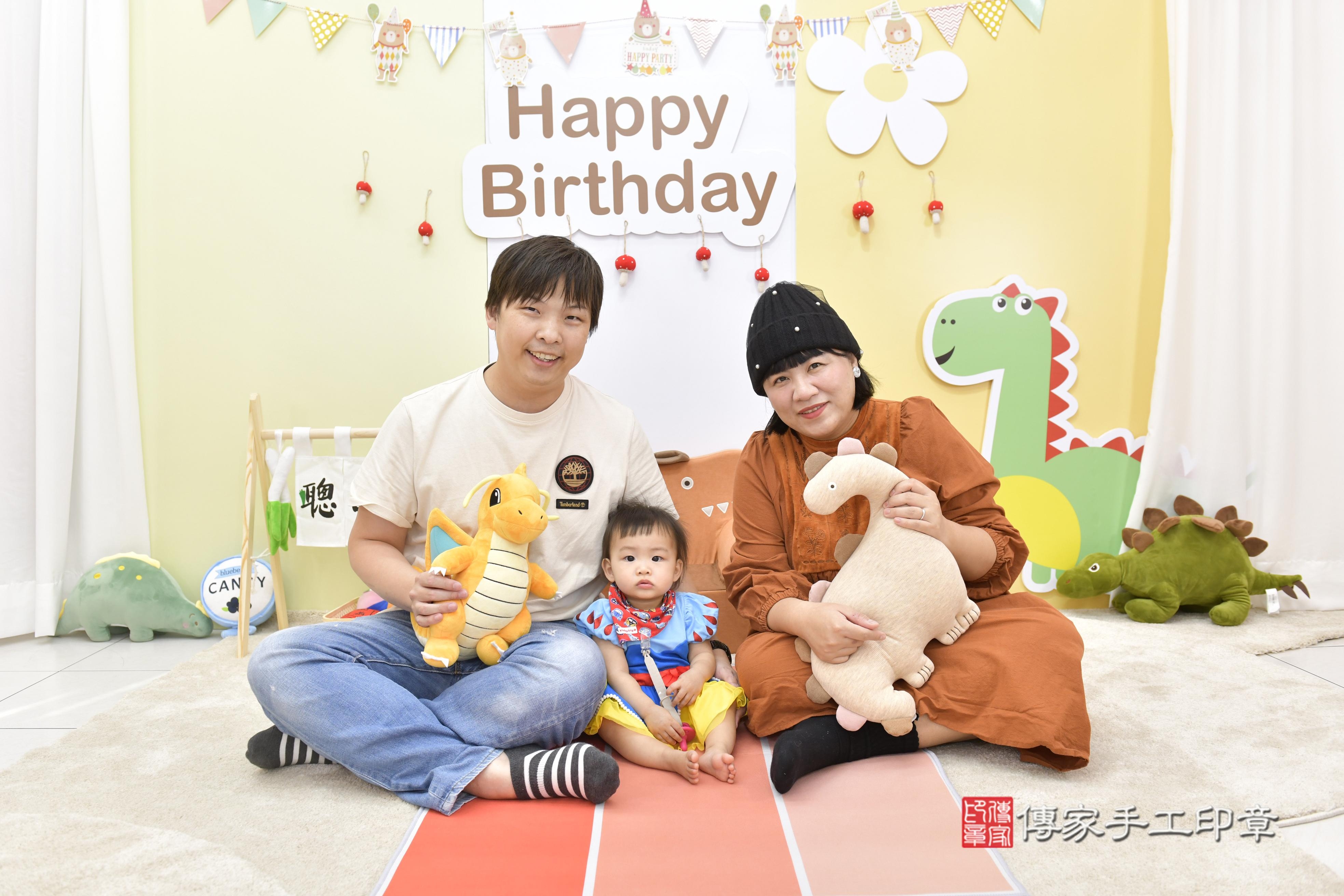 傳家手工印章新竹店、抓周、度脺、中國風會場、傳家嬰兒古禮、吉祥話、抓周道具物品24種、拍照。抓周證書。寶寶抓周、滿周歲、生日快樂、祝福