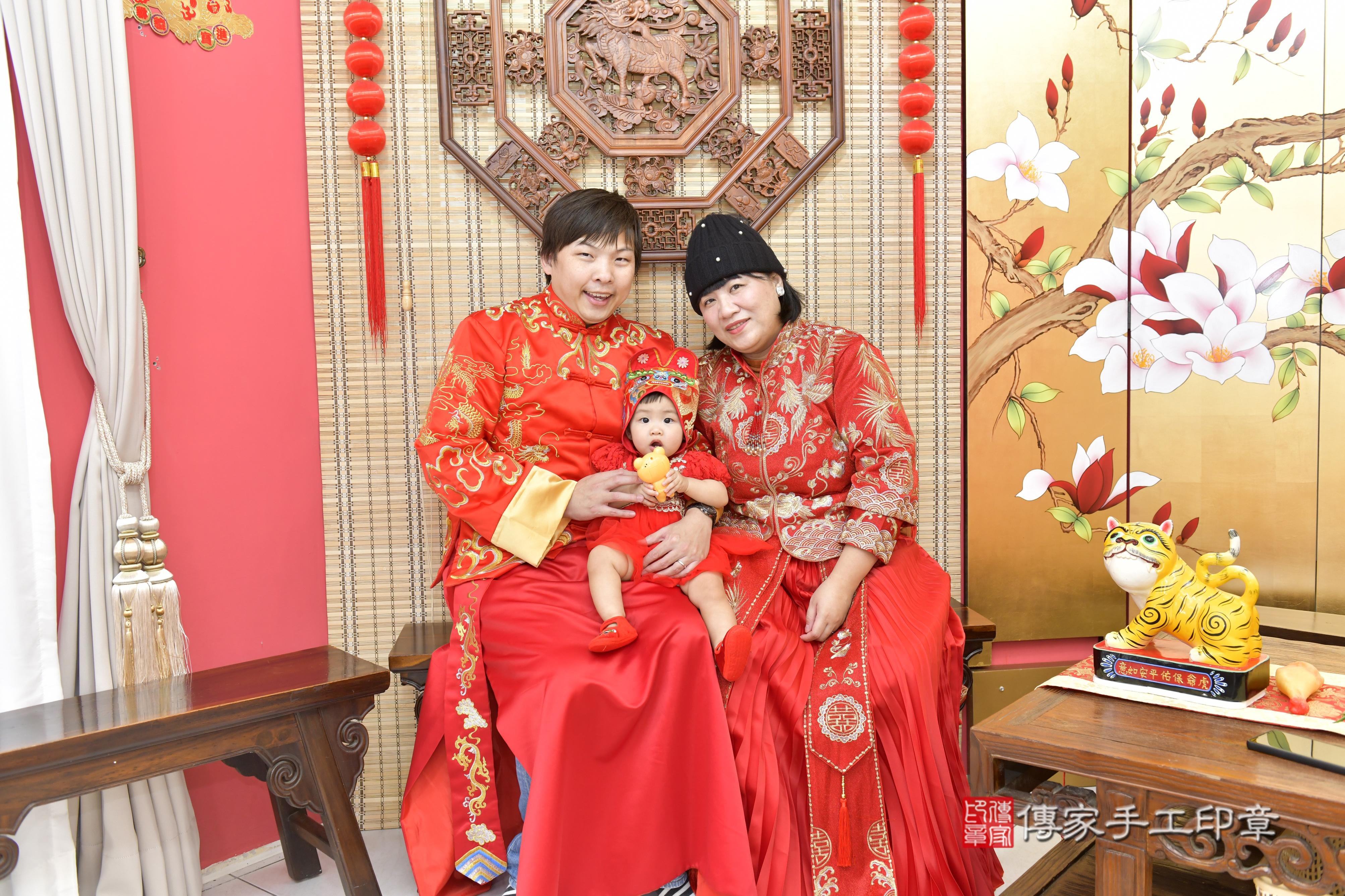 傳家手工印章新竹店、抓周、度脺、中國風會場、傳家嬰兒古禮、吉祥話、抓周道具物品24種、拍照。抓周證書。寶寶抓周、滿周歲、生日快樂、祝福