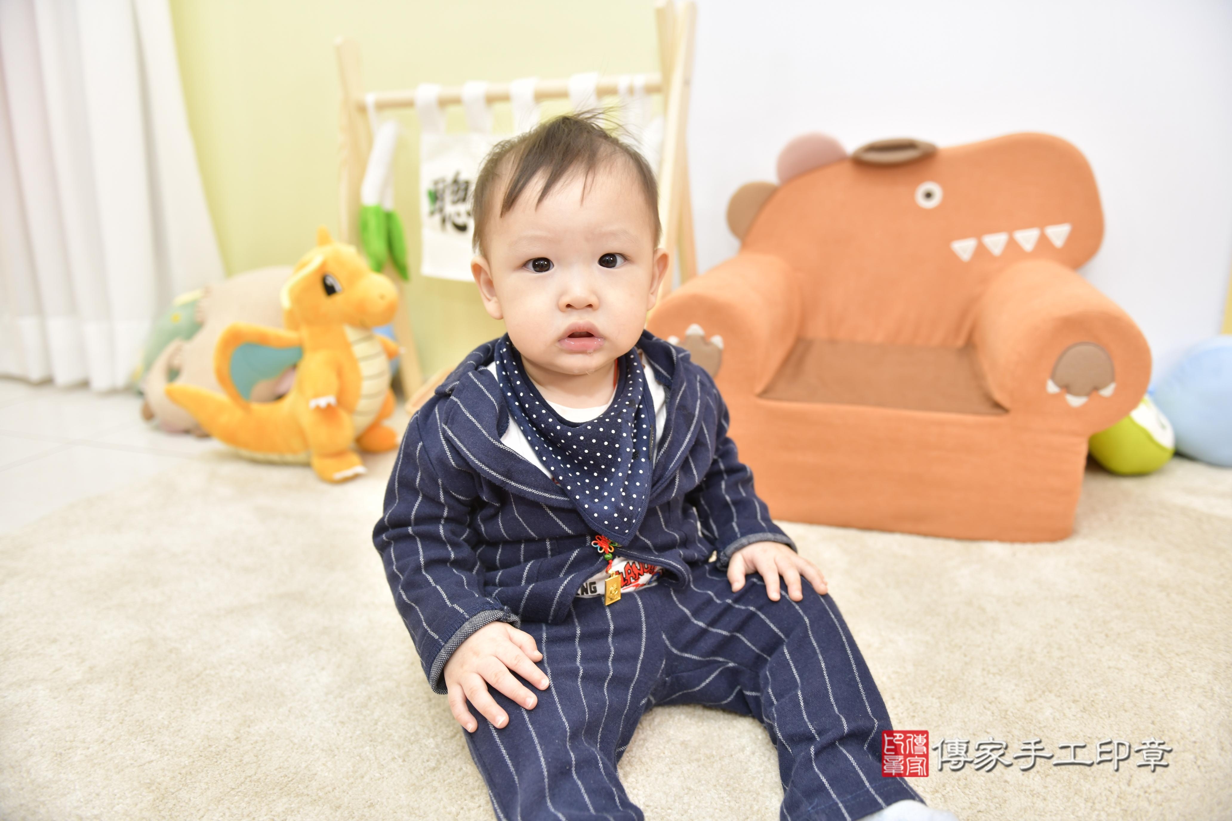 傳家手工印章新竹店、抓周、度脺、中國風會場、傳家嬰兒古禮、吉祥話、抓周道具物品24種、拍照。抓周證書。寶寶抓周、滿周歲、生日快樂、祝福