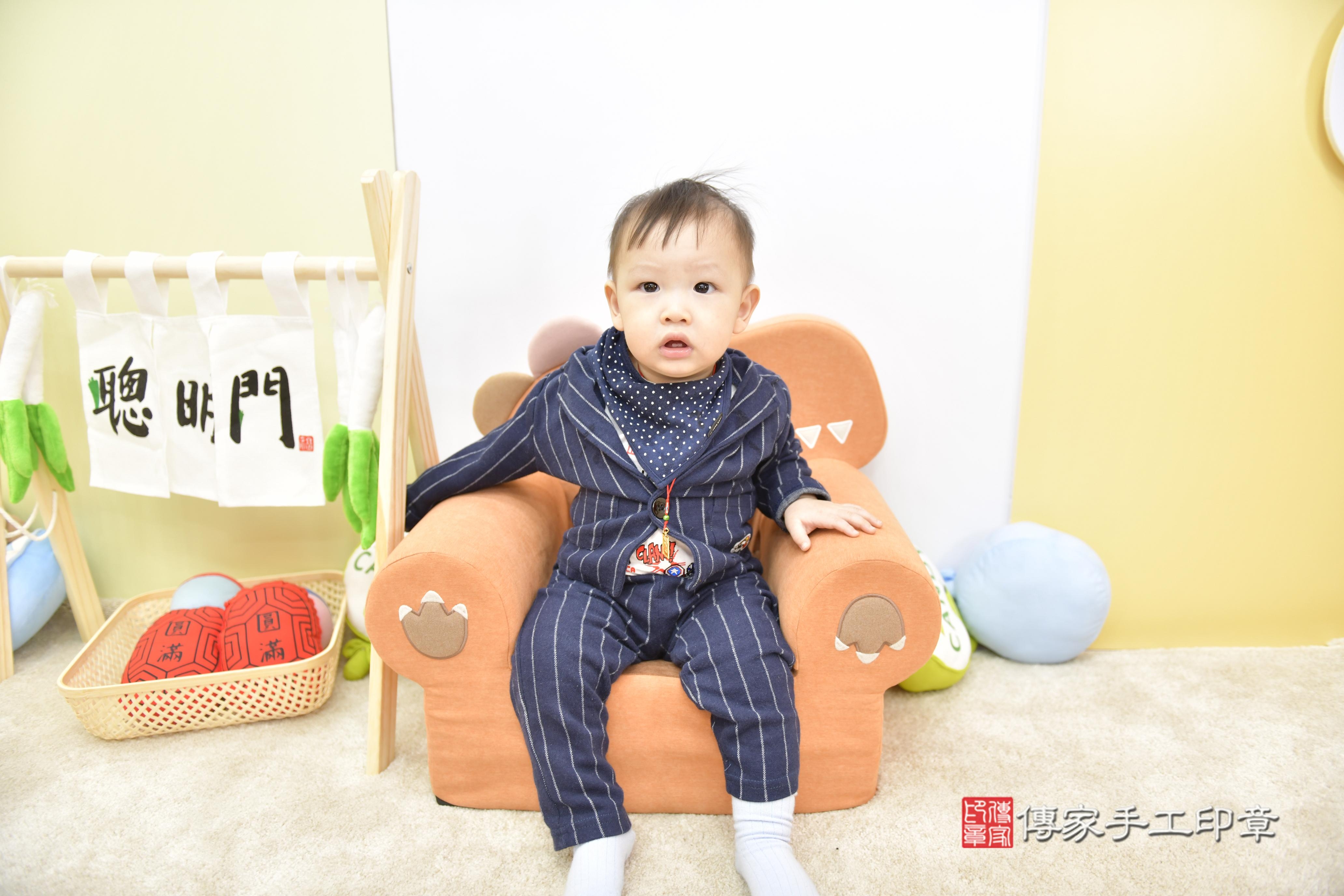 傳家手工印章新竹店、抓周、度脺、中國風會場、傳家嬰兒古禮、吉祥話、抓周道具物品24種、拍照。抓周證書。寶寶抓周、滿周歲、生日快樂、祝福