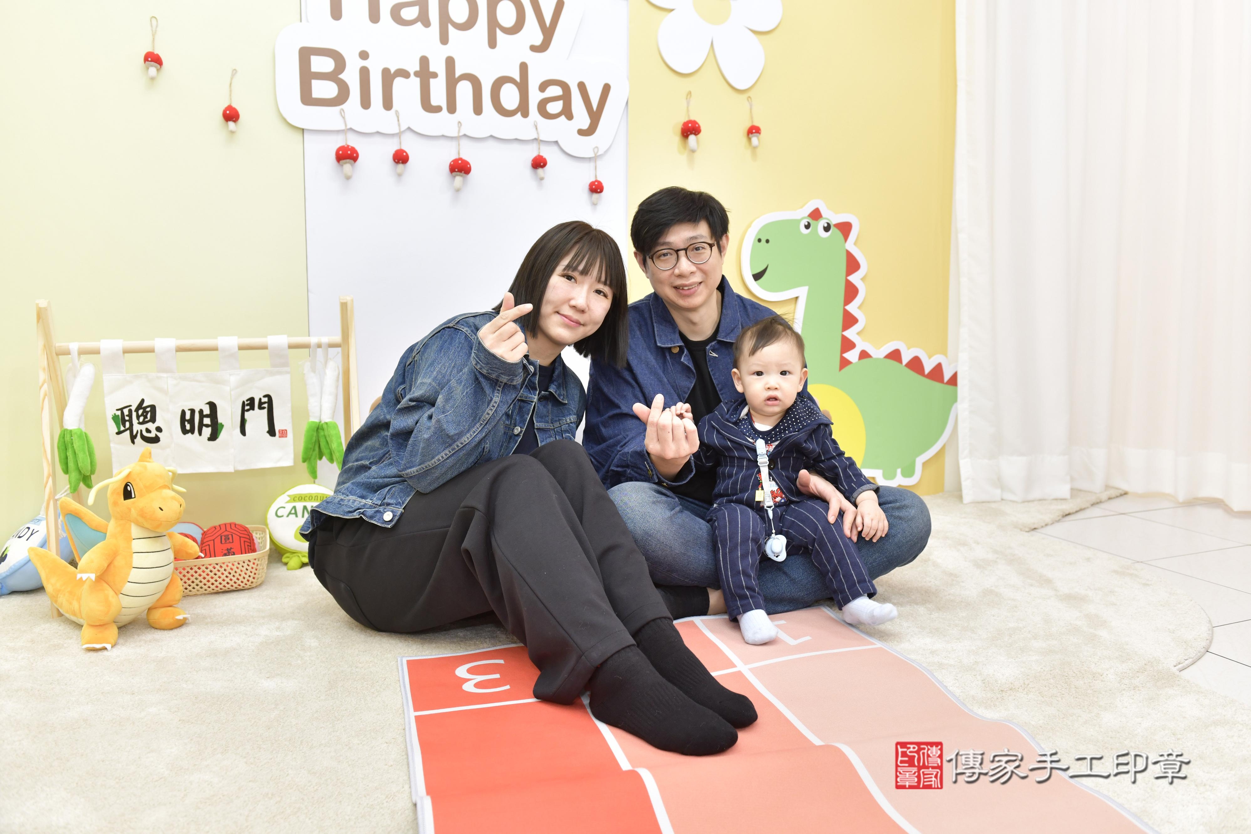 傳家手工印章新竹店、抓周、度脺、中國風會場、傳家嬰兒古禮、吉祥話、抓周道具物品24種、拍照。抓周證書。寶寶抓周、滿周歲、生日快樂、祝福