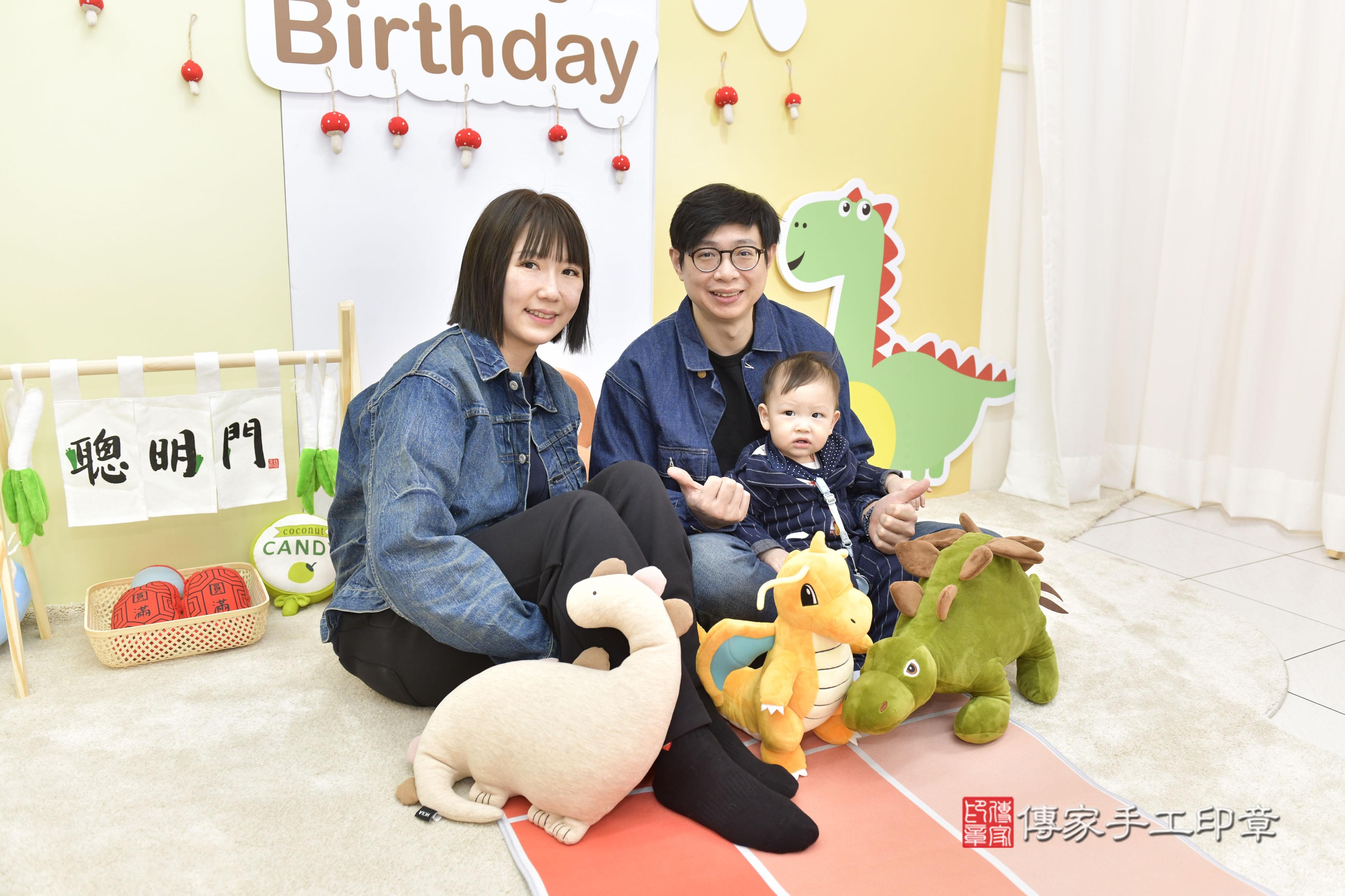 傳家手工印章新竹店、抓周、度脺、中國風會場、傳家嬰兒古禮、吉祥話、抓周道具物品24種、拍照。抓周證書。寶寶抓周、滿周歲、生日快樂、祝福