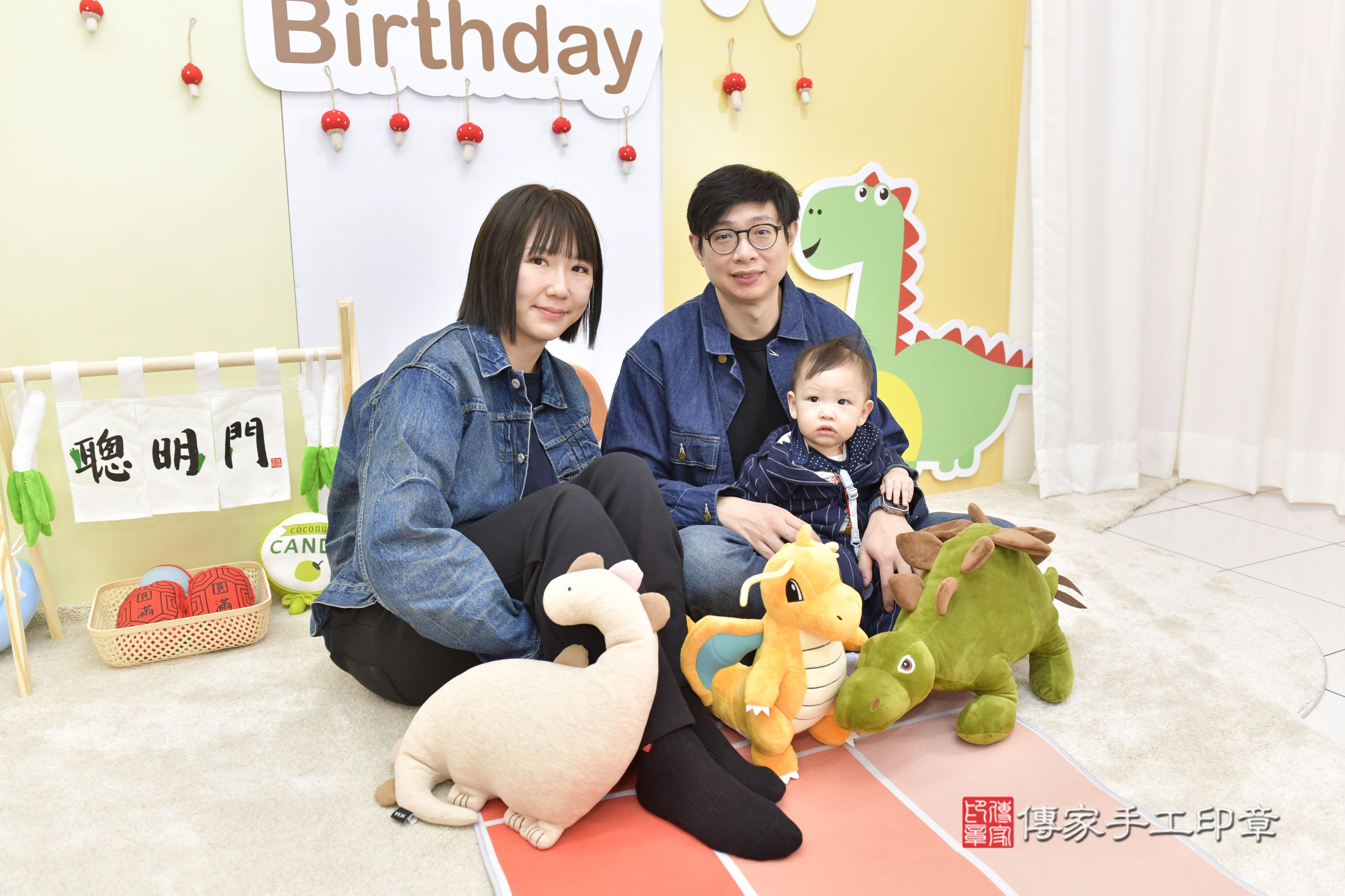 傳家手工印章新竹店、抓周、度脺、中國風會場、傳家嬰兒古禮、吉祥話、抓周道具物品24種、拍照。抓周證書。寶寶抓周、滿周歲、生日快樂、祝福