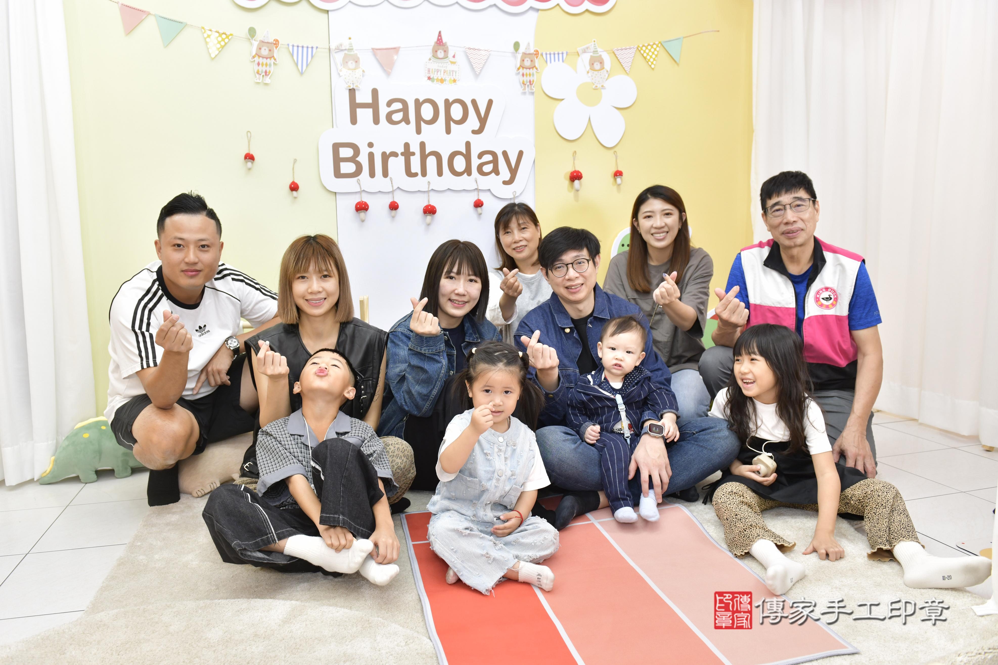 傳家手工印章新竹店、抓周、度脺、中國風會場、傳家嬰兒古禮、吉祥話、抓周道具物品24種、拍照。抓周證書。寶寶抓周、滿周歲、生日快樂、祝福