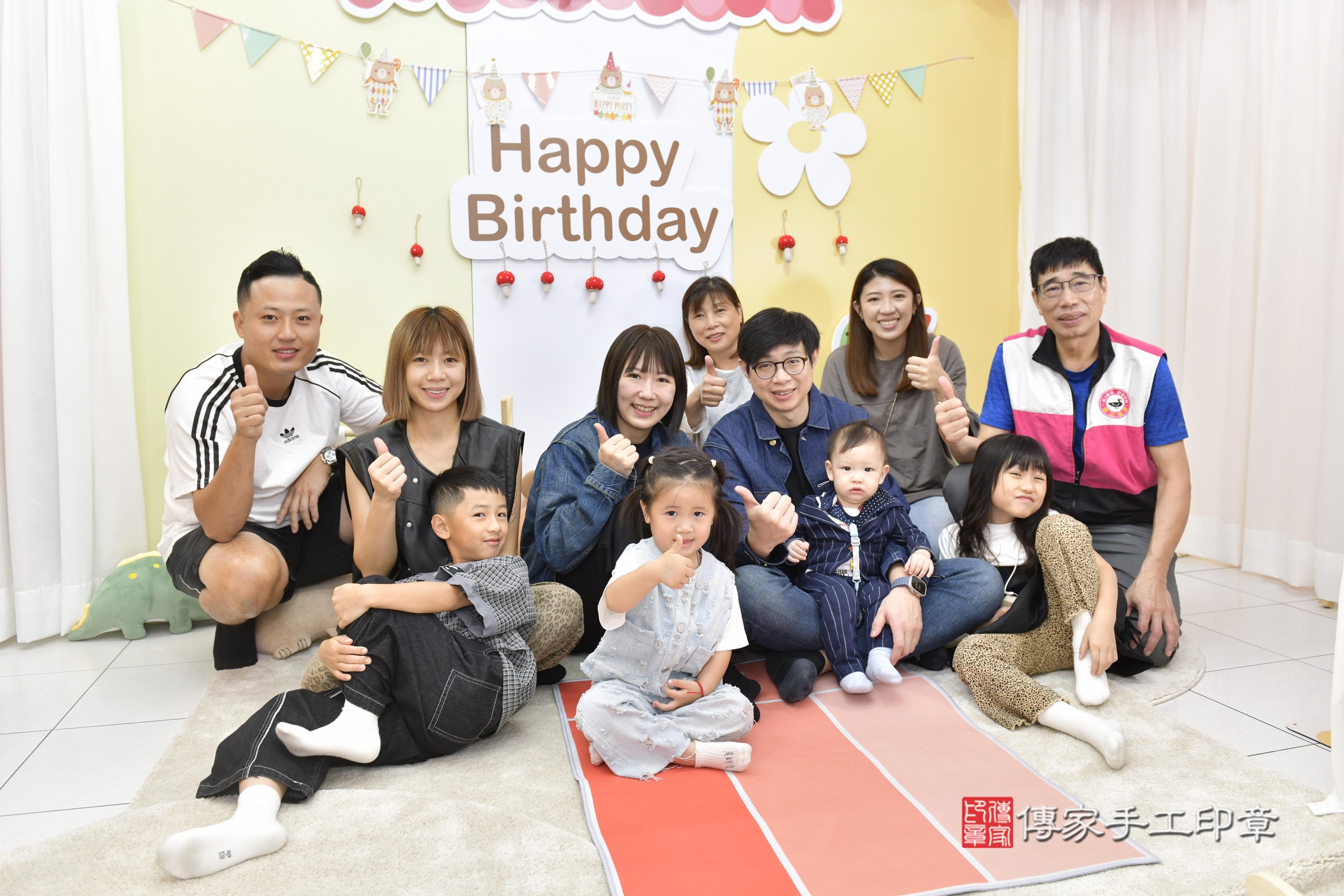 傳家手工印章新竹店、抓周、度脺、中國風會場、傳家嬰兒古禮、吉祥話、抓周道具物品24種、拍照。抓周證書。寶寶抓周、滿周歲、生日快樂、祝福