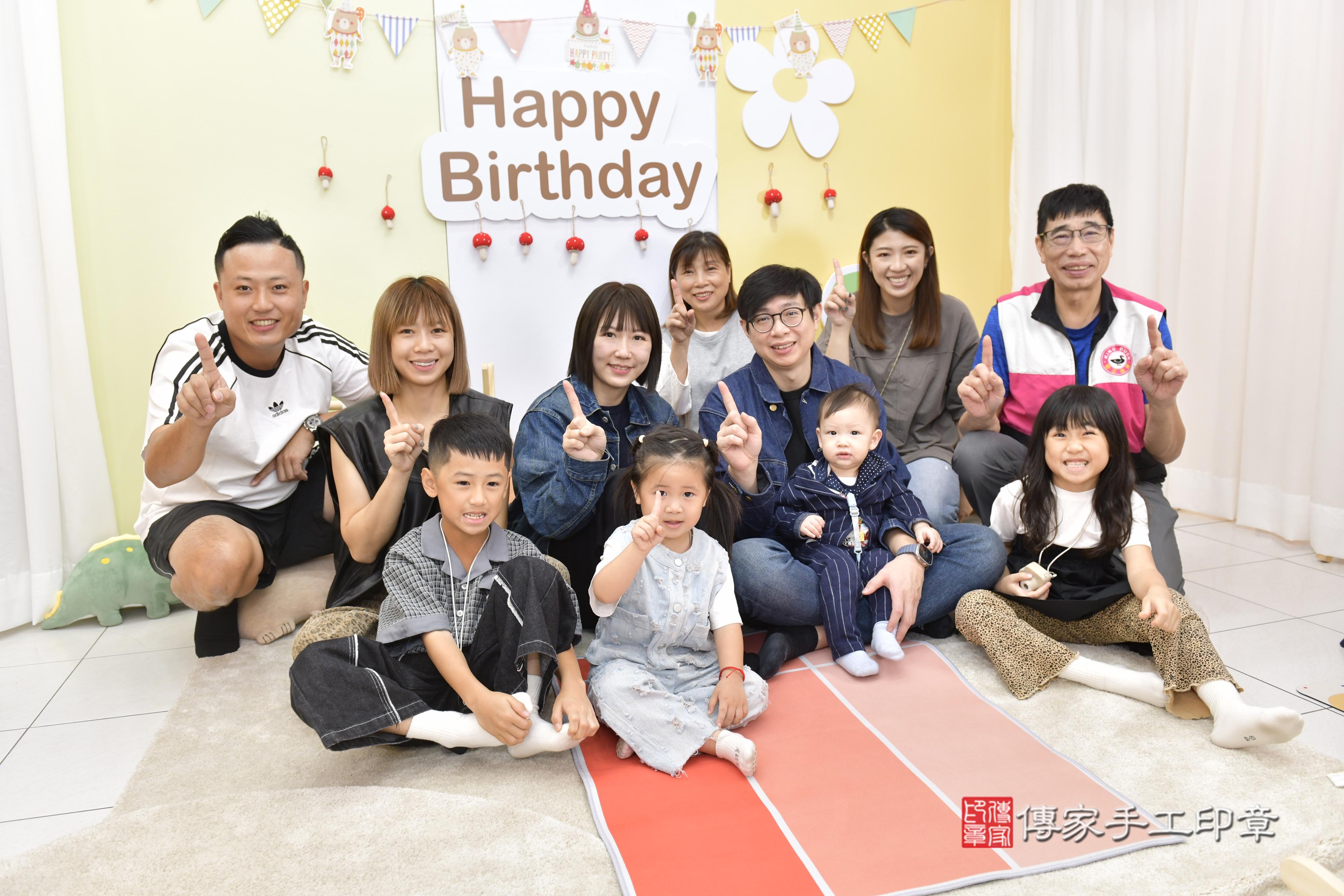 傳家手工印章新竹店、抓周、度脺、中國風會場、傳家嬰兒古禮、吉祥話、抓周道具物品24種、拍照。抓周證書。寶寶抓周、滿周歲、生日快樂、祝福