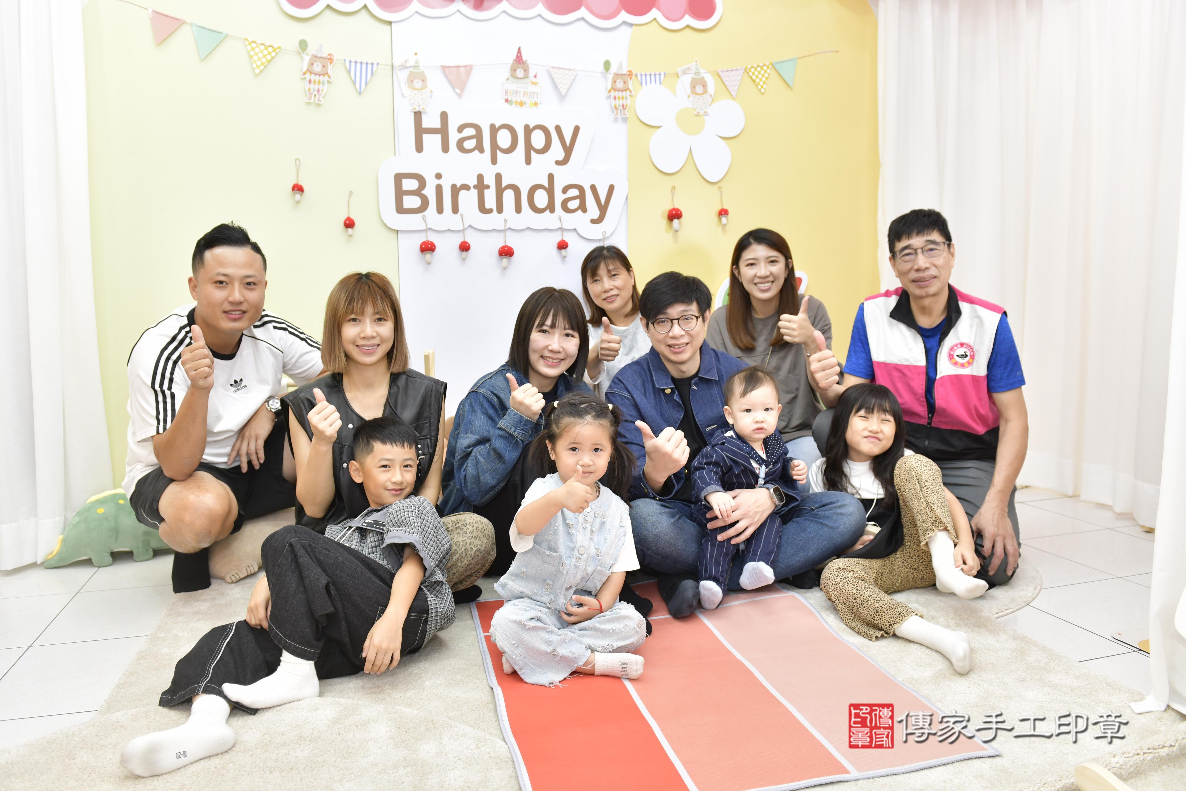 傳家手工印章新竹店、抓周、度脺、中國風會場、傳家嬰兒古禮、吉祥話、抓周道具物品24種、拍照。抓周證書。寶寶抓周、滿周歲、生日快樂、祝福