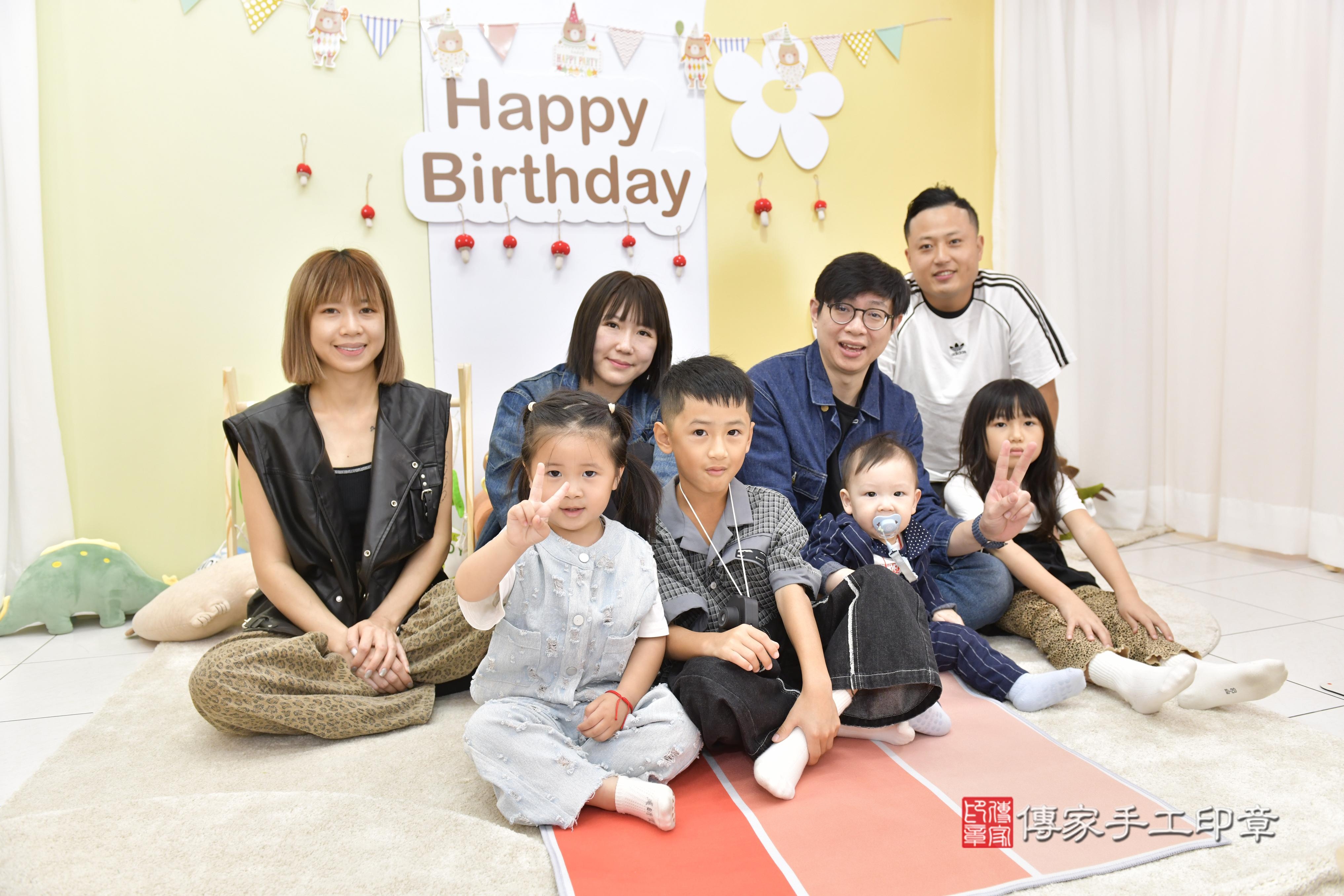傳家手工印章新竹店、抓周、度脺、中國風會場、傳家嬰兒古禮、吉祥話、抓周道具物品24種、拍照。抓周證書。寶寶抓周、滿周歲、生日快樂、祝福