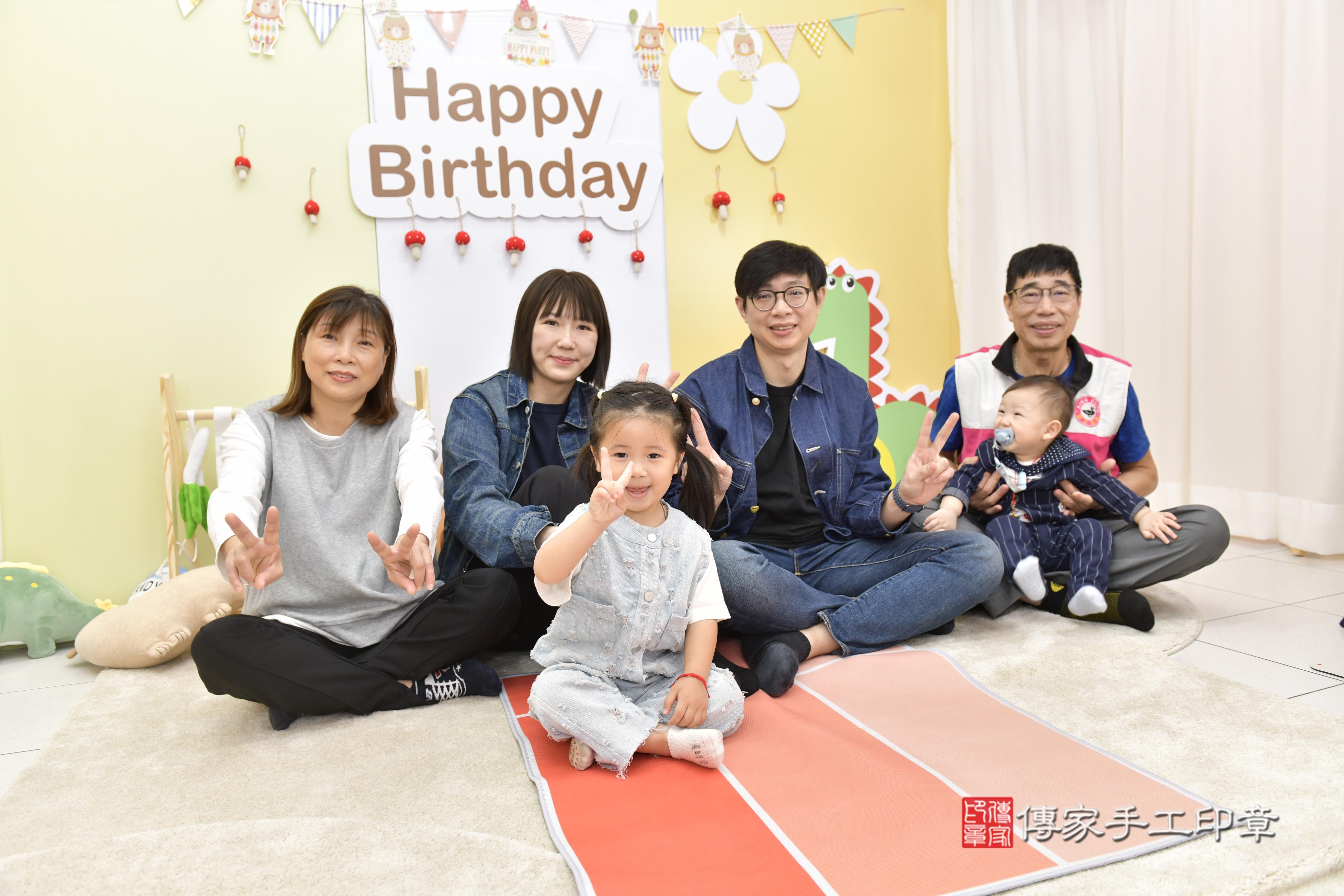 傳家手工印章新竹店、抓周、度脺、中國風會場、傳家嬰兒古禮、吉祥話、抓周道具物品24種、拍照。抓周證書。寶寶抓周、滿周歲、生日快樂、祝福