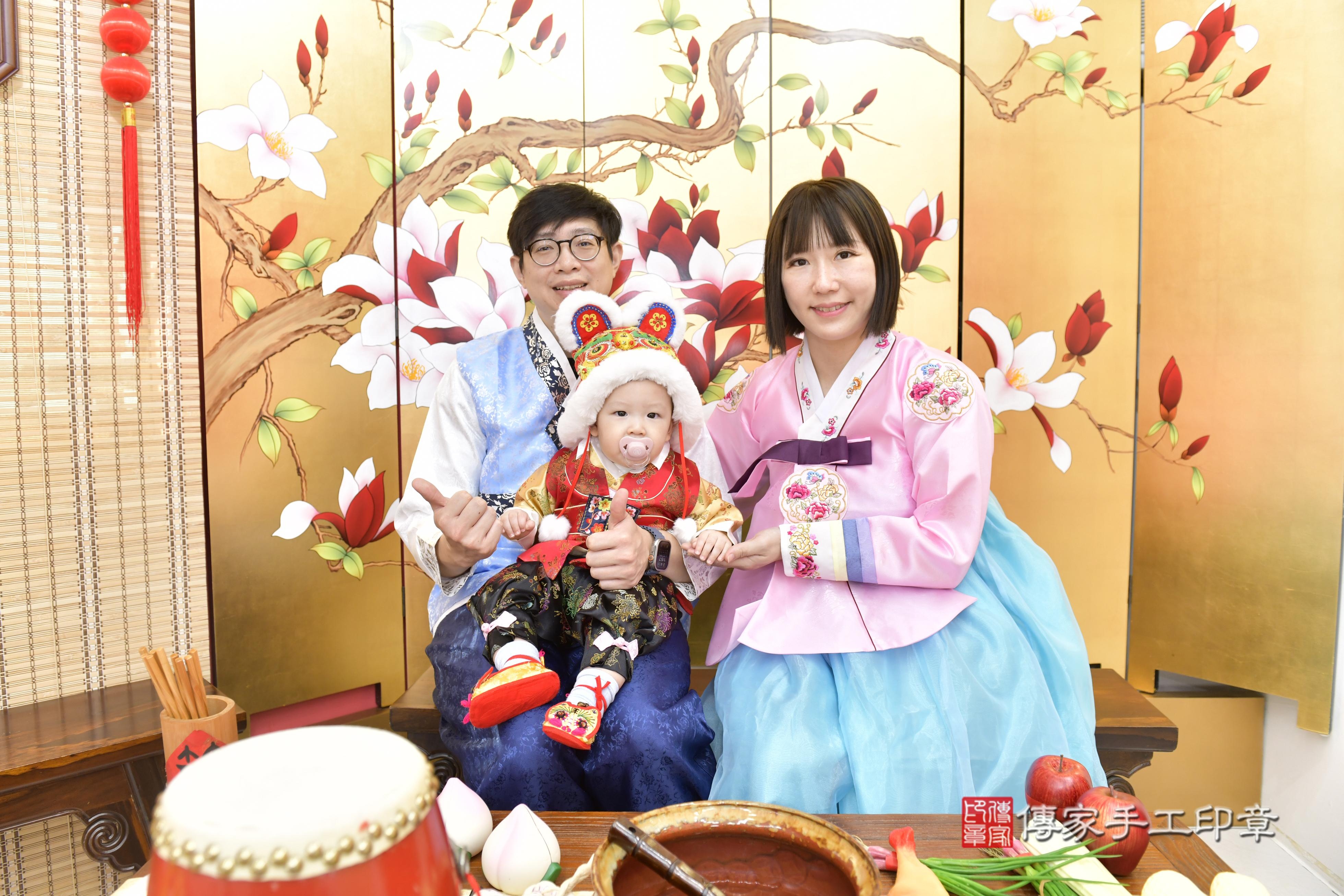 傳家手工印章新竹店、抓周、度脺、中國風會場、傳家嬰兒古禮、吉祥話、抓周道具物品24種、拍照。抓周證書。寶寶抓周、滿周歲、生日快樂、祝福