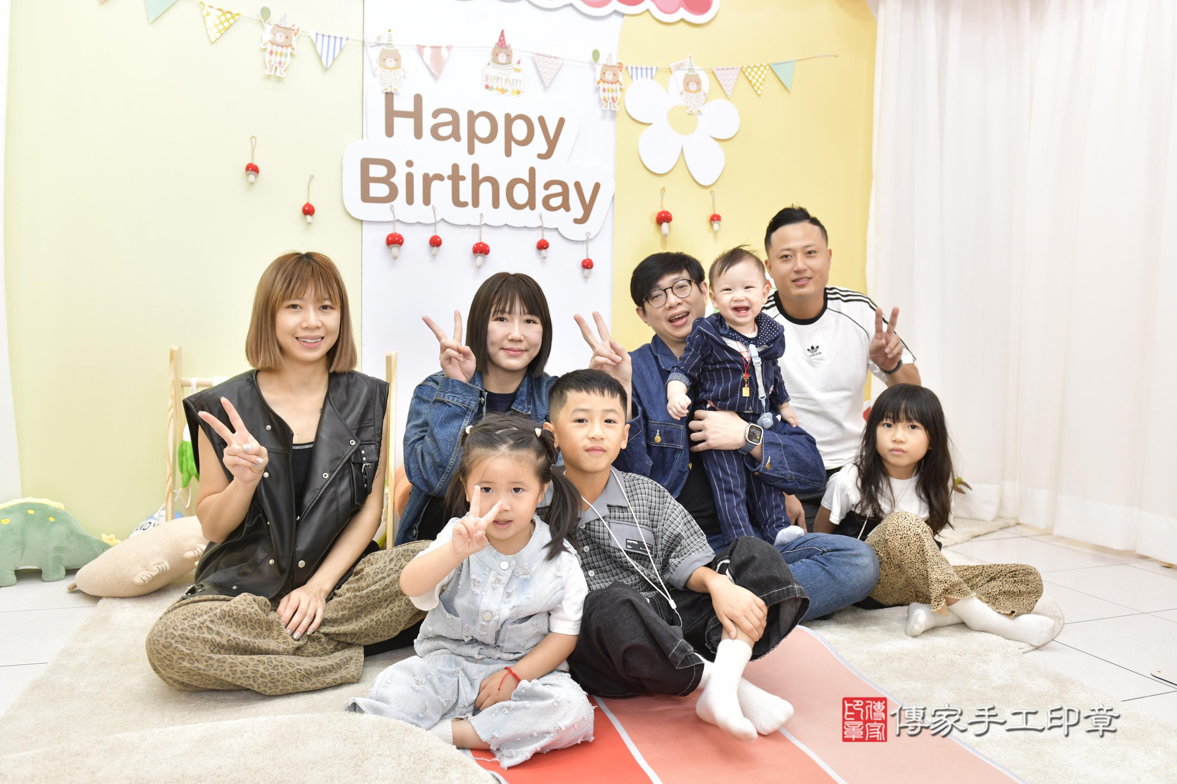 傳家手工印章新竹店、抓周、度脺、中國風會場、傳家嬰兒古禮、吉祥話、抓周道具物品24種、拍照。抓周證書。寶寶抓周、滿周歲、生日快樂、祝福