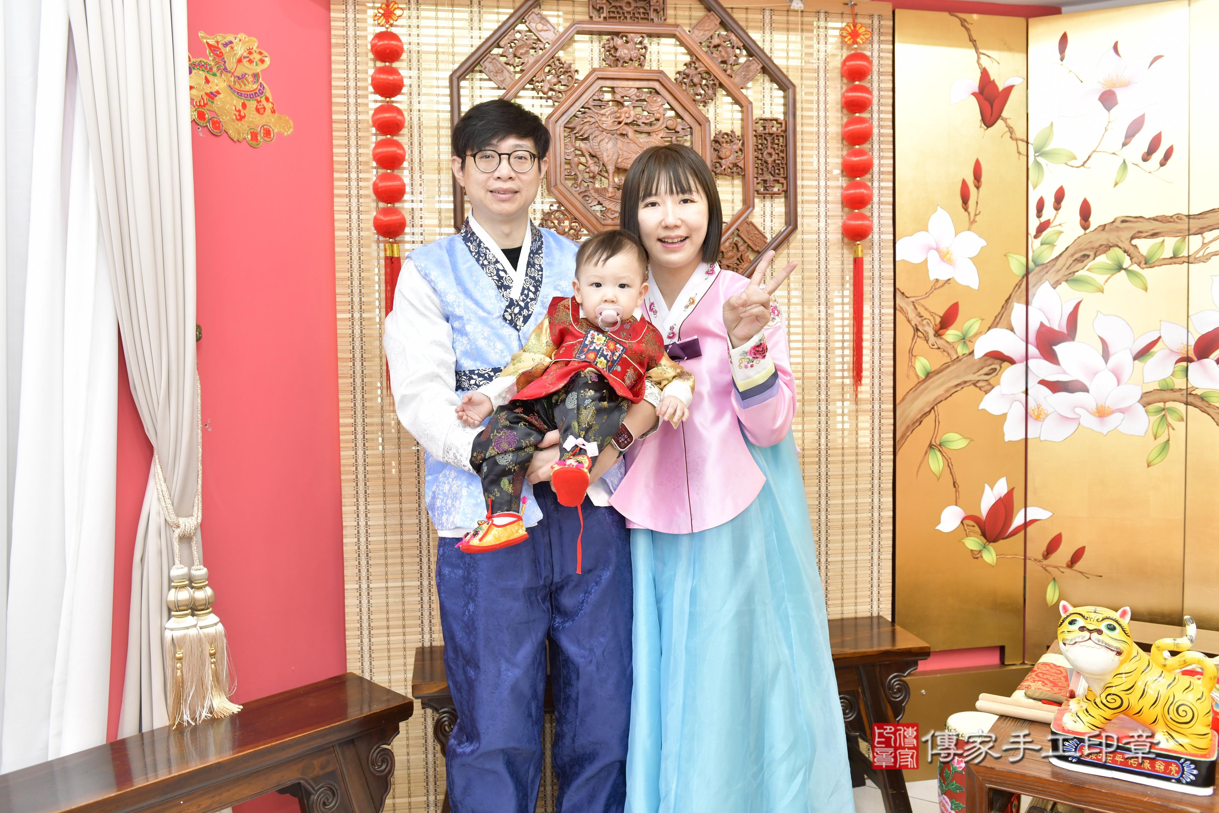 傳家手工印章新竹店、抓周、度脺、中國風會場、傳家嬰兒古禮、吉祥話、抓周道具物品24種、拍照。抓周證書。寶寶抓周、滿周歲、生日快樂、祝福