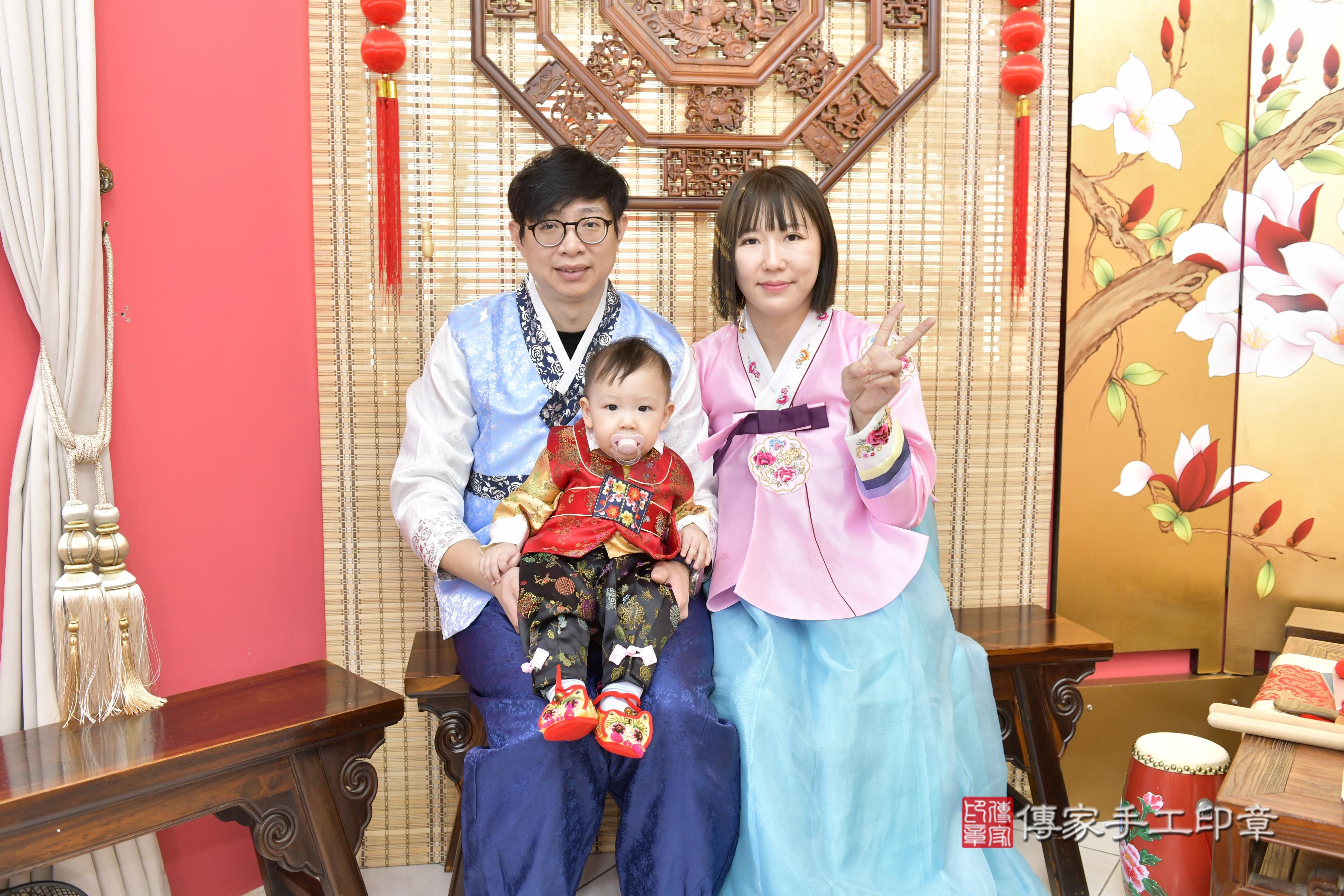 傳家手工印章新竹店、抓周、度脺、中國風會場、傳家嬰兒古禮、吉祥話、抓周道具物品24種、拍照。抓周證書。寶寶抓周、滿周歲、生日快樂、祝福