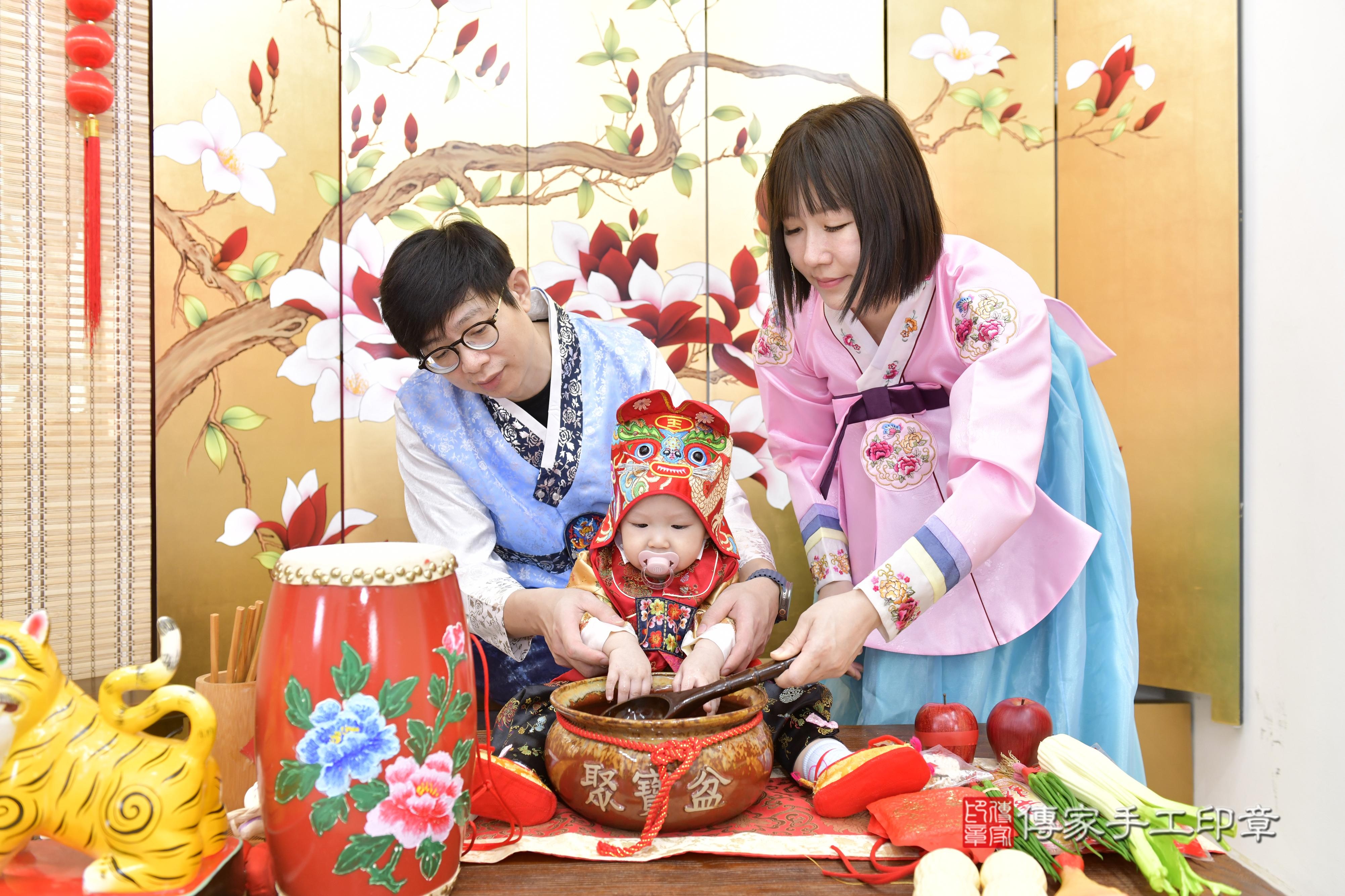 傳家手工印章新竹店、抓周、度脺、中國風會場、傳家嬰兒古禮、吉祥話、抓周道具物品24種、拍照。抓周證書。寶寶抓周、滿周歲、生日快樂、祝福