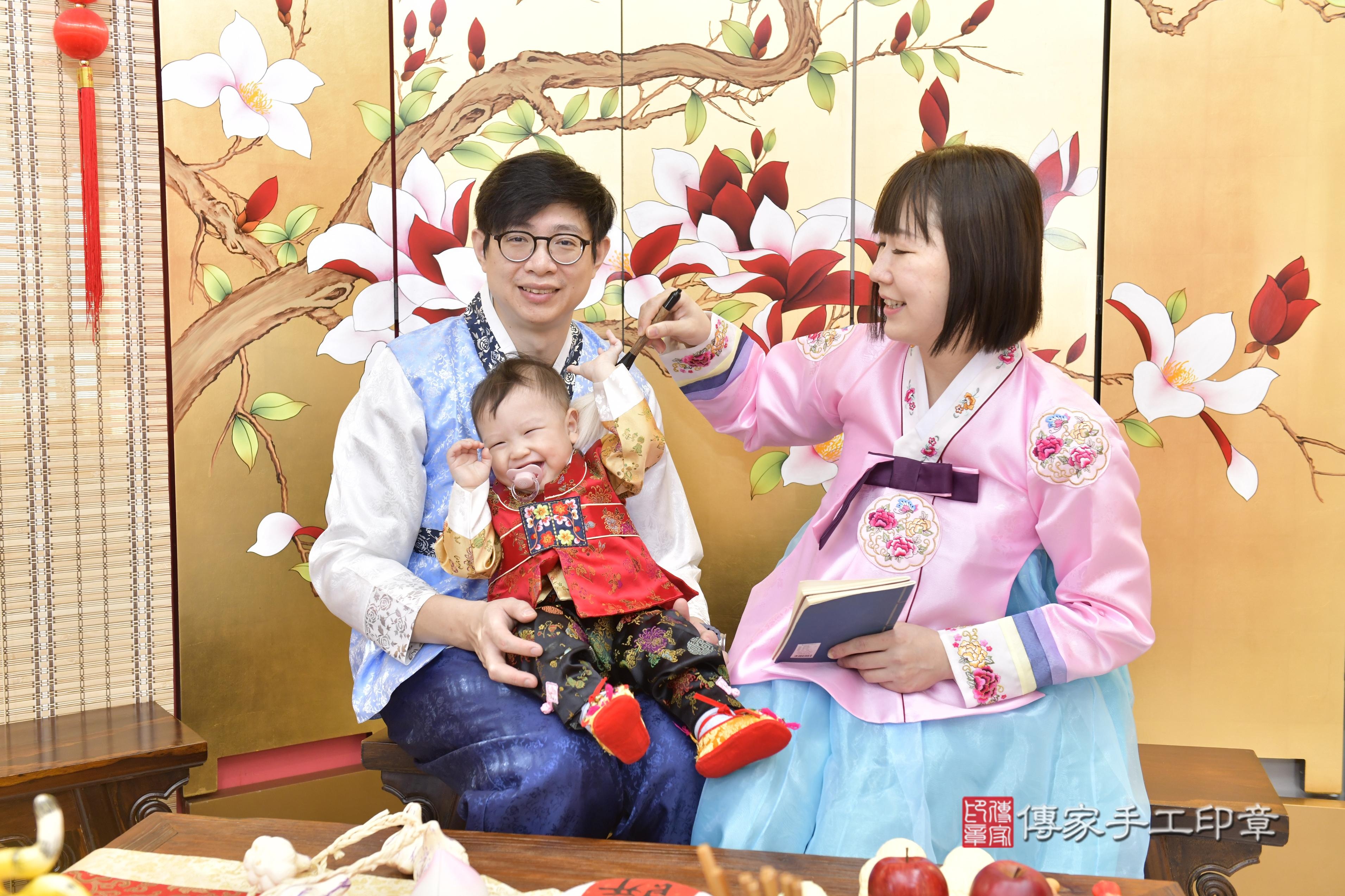 傳家手工印章新竹店、抓周、度脺、中國風會場、傳家嬰兒古禮、吉祥話、抓周道具物品24種、拍照。抓周證書。寶寶抓周、滿周歲、生日快樂、祝福