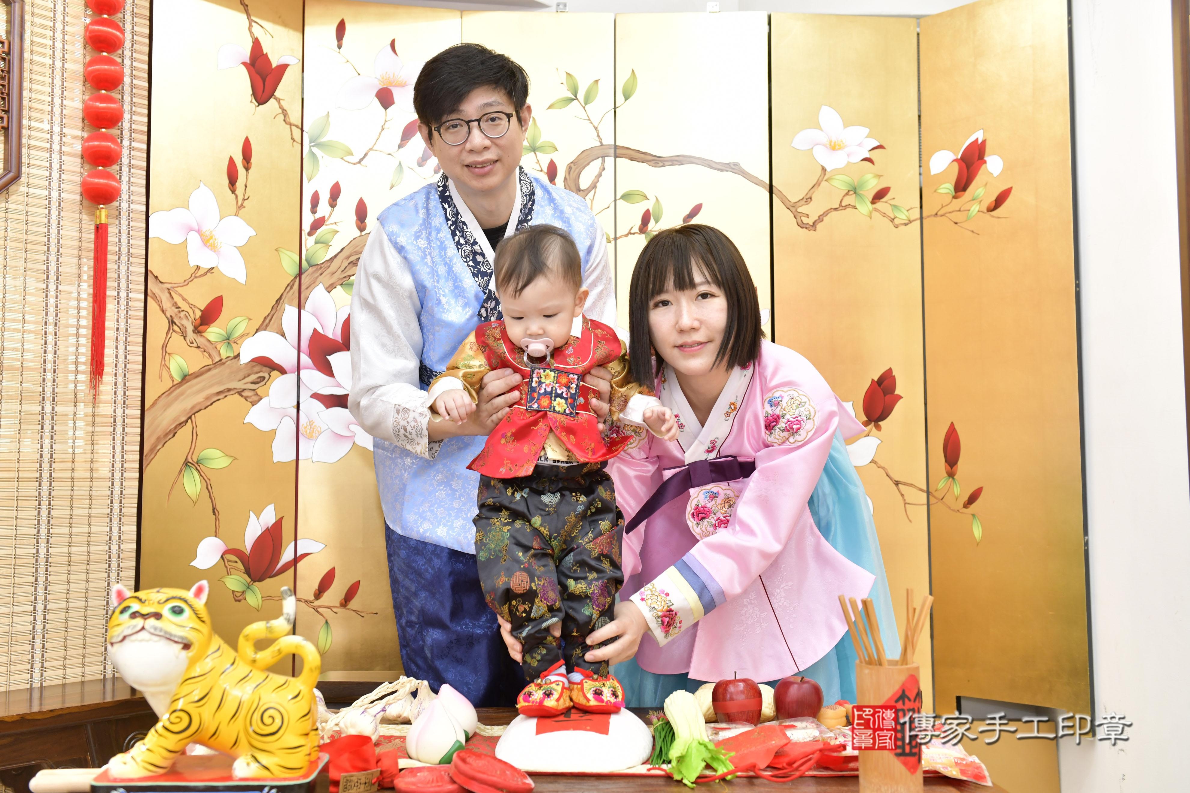 傳家手工印章新竹店、抓周、度脺、中國風會場、傳家嬰兒古禮、吉祥話、抓周道具物品24種、拍照。抓周證書。寶寶抓周、滿周歲、生日快樂、祝福