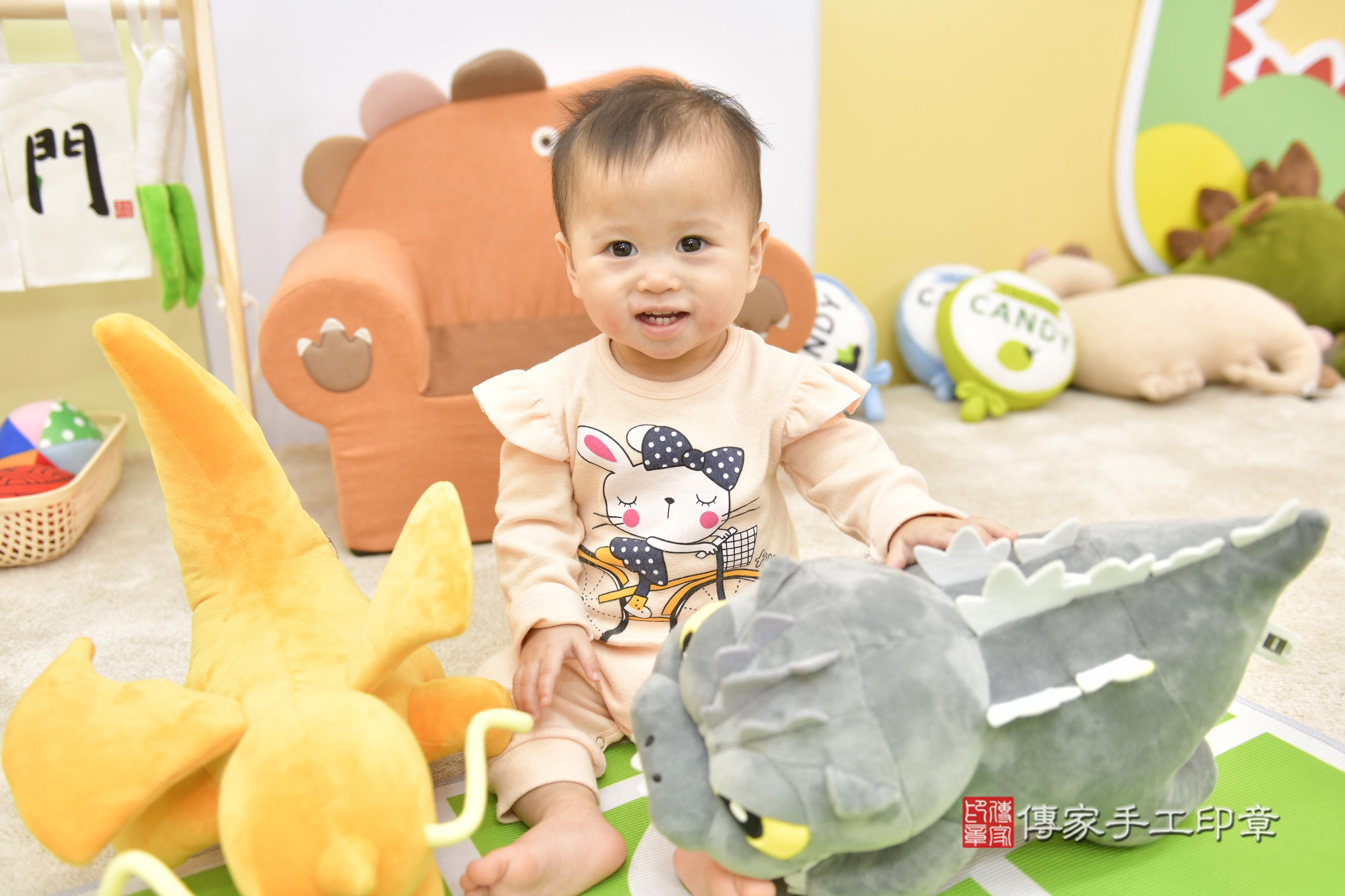 傳家手工印章新竹店、抓周、度脺、中國風會場、傳家嬰兒古禮、吉祥話、抓周道具物品24種、拍照。抓周證書。寶寶抓周、滿周歲、生日快樂、祝福