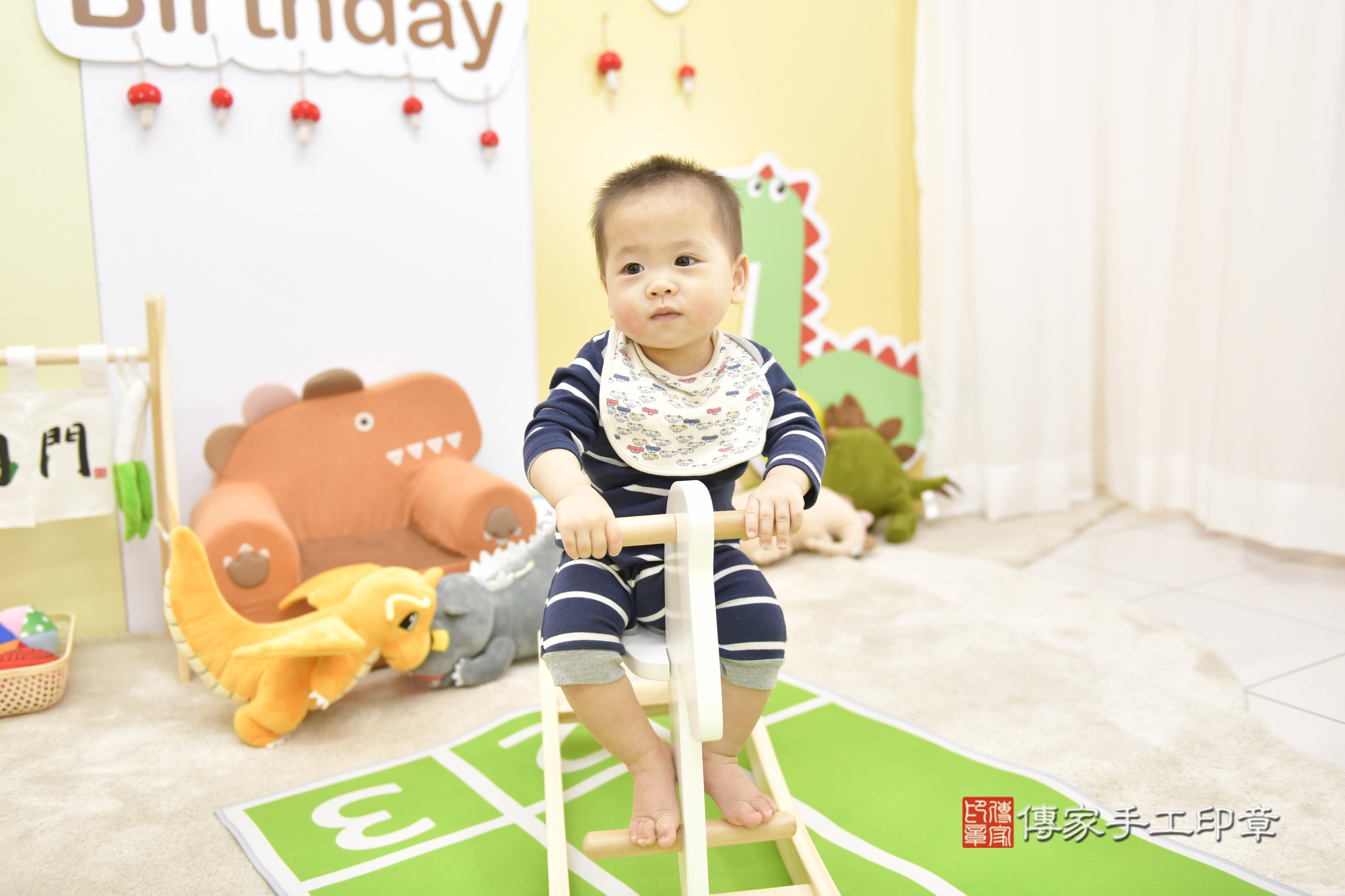 傳家手工印章新竹店、抓周、度脺、中國風會場、傳家嬰兒古禮、吉祥話、抓周道具物品24種、拍照。抓周證書。寶寶抓周、滿周歲、生日快樂、祝福