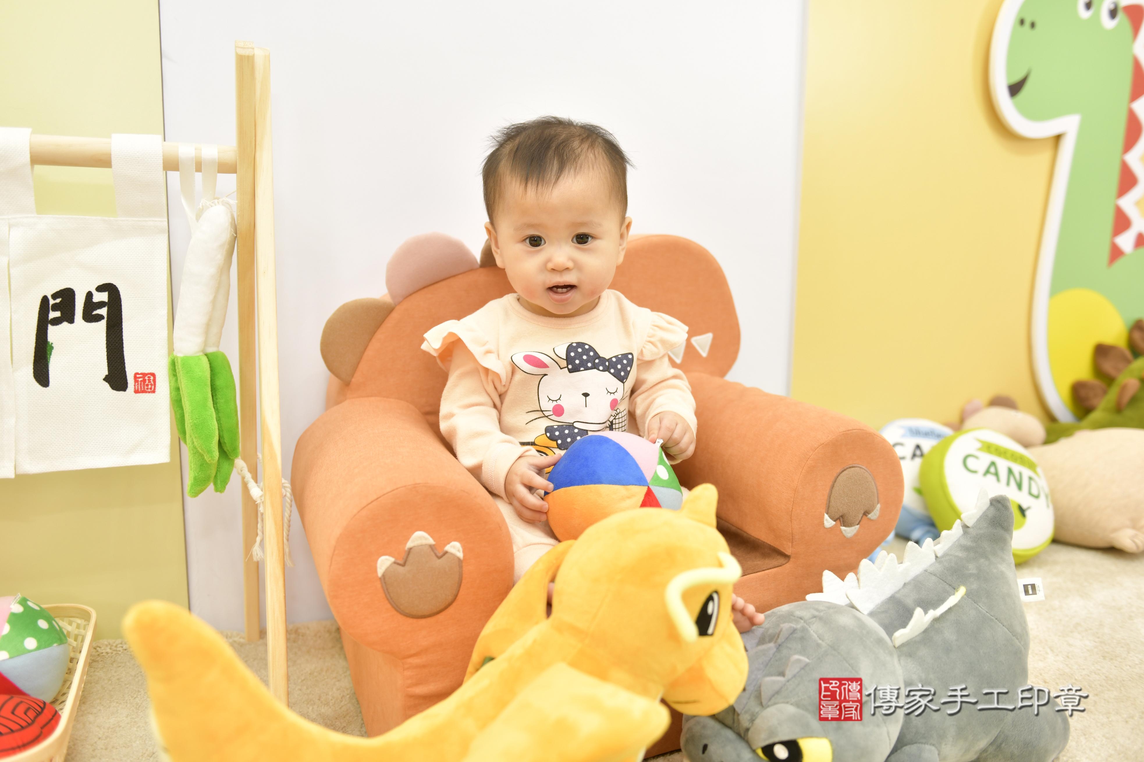 傳家手工印章新竹店、抓周、度脺、中國風會場、傳家嬰兒古禮、吉祥話、抓周道具物品24種、拍照。抓周證書。寶寶抓周、滿周歲、生日快樂、祝福