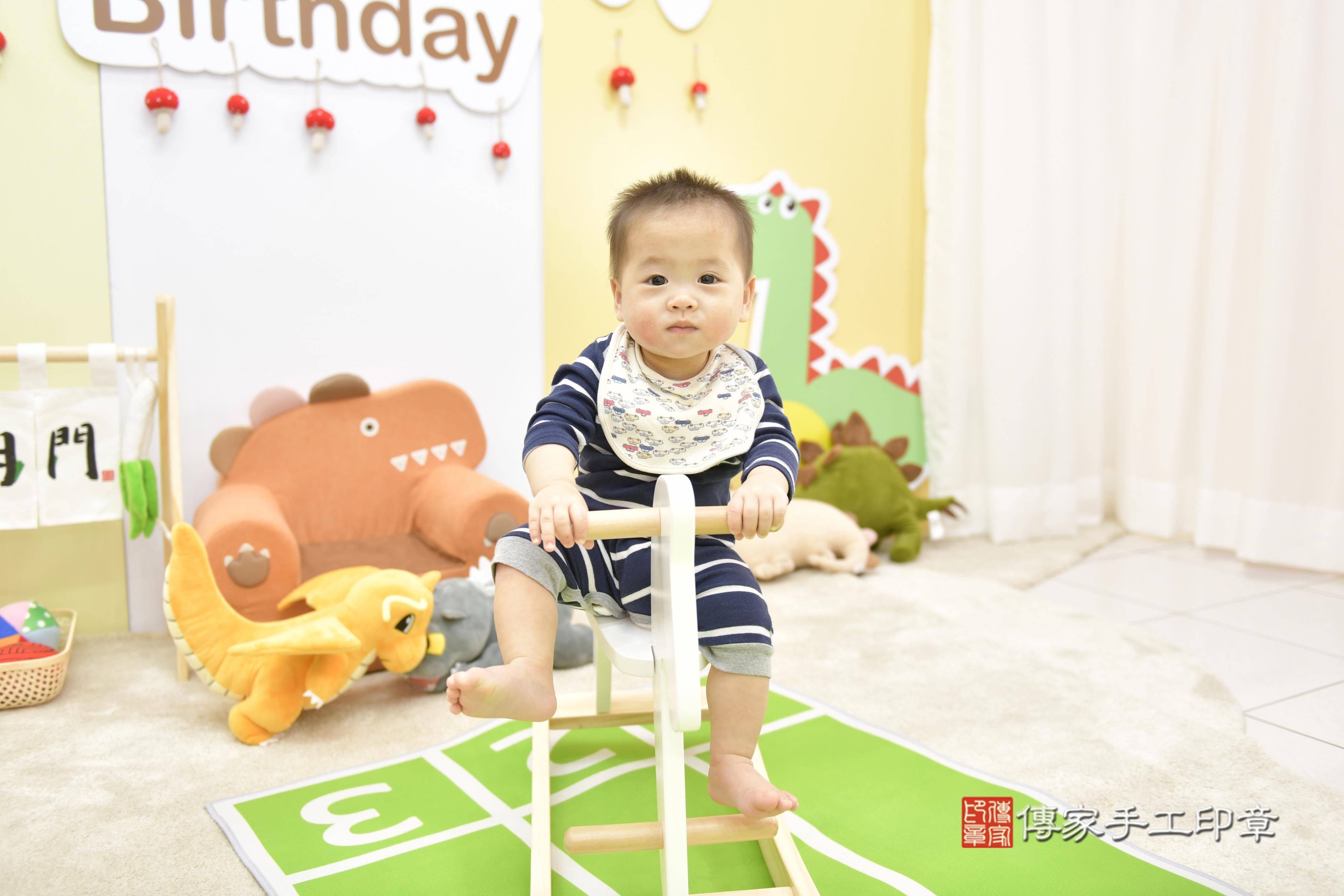 傳家手工印章新竹店、抓周、度脺、中國風會場、傳家嬰兒古禮、吉祥話、抓周道具物品24種、拍照。抓周證書。寶寶抓周、滿周歲、生日快樂、祝福