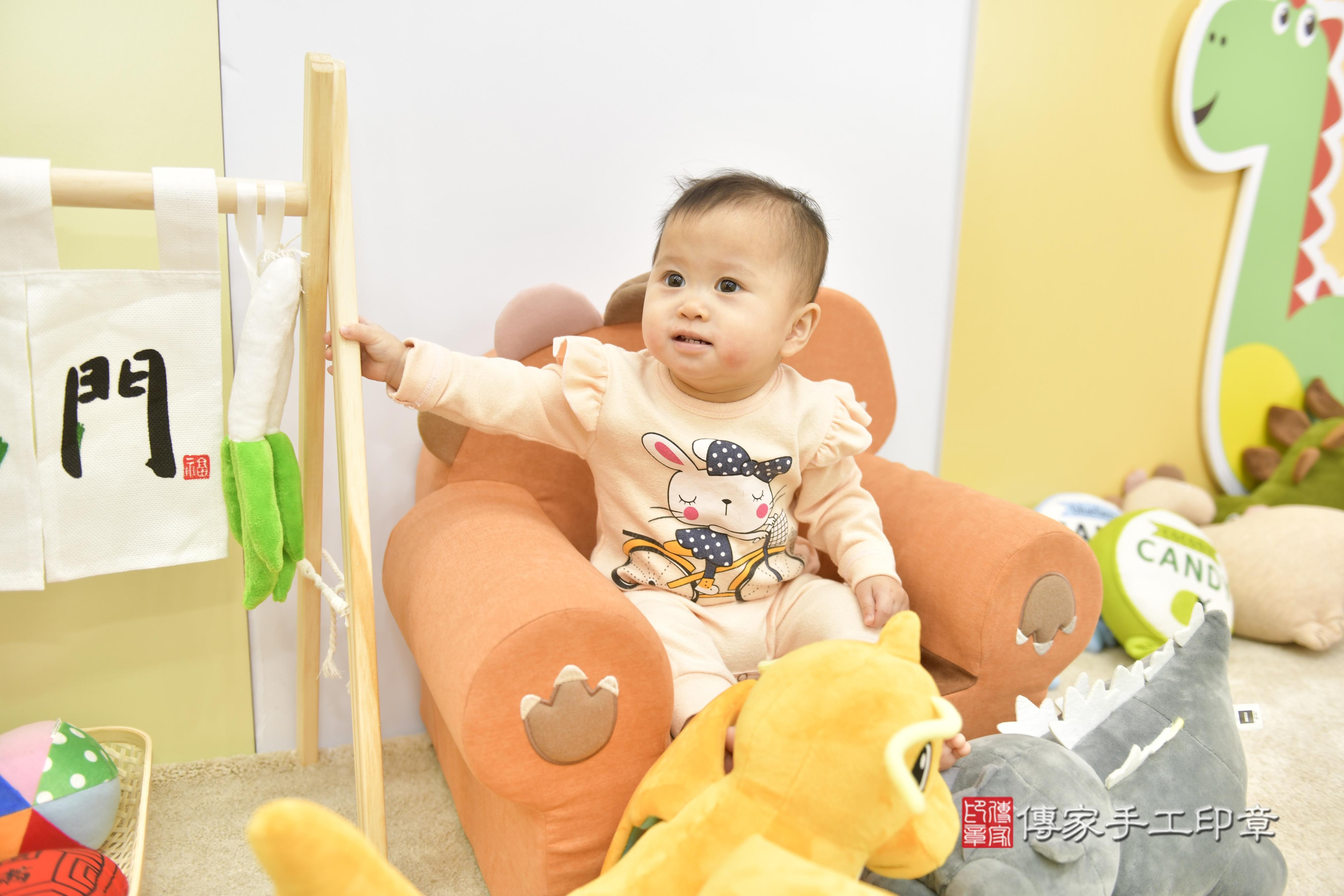 傳家手工印章新竹店、抓周、度脺、中國風會場、傳家嬰兒古禮、吉祥話、抓周道具物品24種、拍照。抓周證書。寶寶抓周、滿周歲、生日快樂、祝福