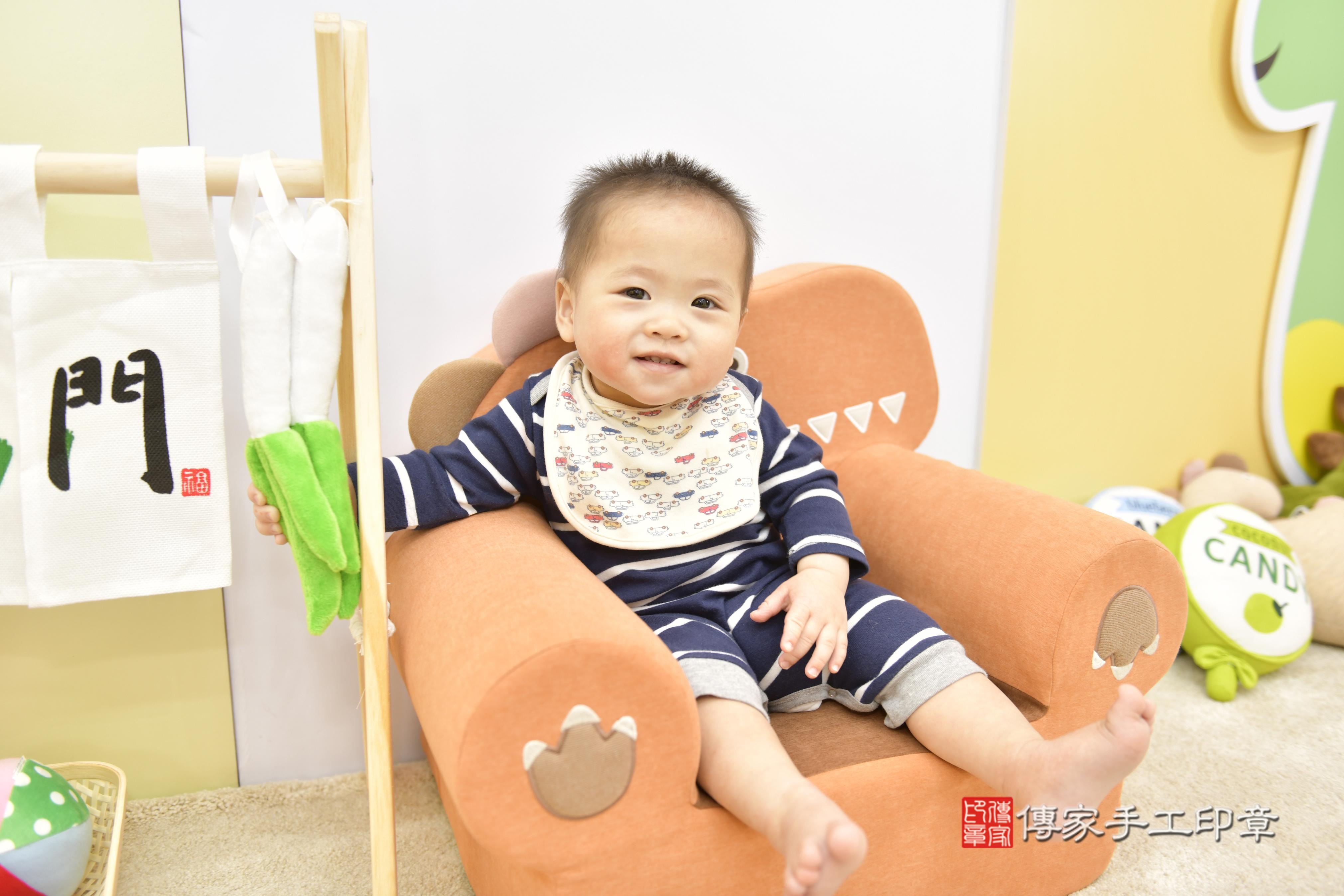 傳家手工印章新竹店、抓周、度脺、中國風會場、傳家嬰兒古禮、吉祥話、抓周道具物品24種、拍照。抓周證書。寶寶抓周、滿周歲、生日快樂、祝福