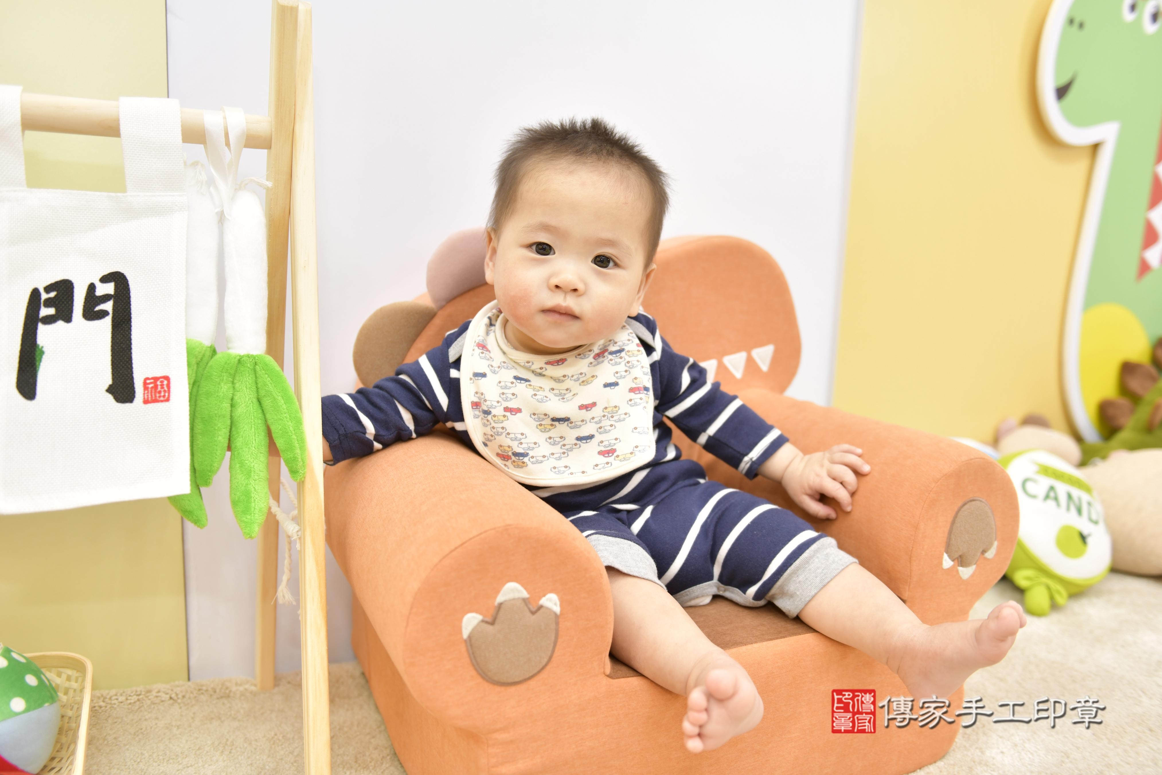 傳家手工印章新竹店、抓周、度脺、中國風會場、傳家嬰兒古禮、吉祥話、抓周道具物品24種、拍照。抓周證書。寶寶抓周、滿周歲、生日快樂、祝福