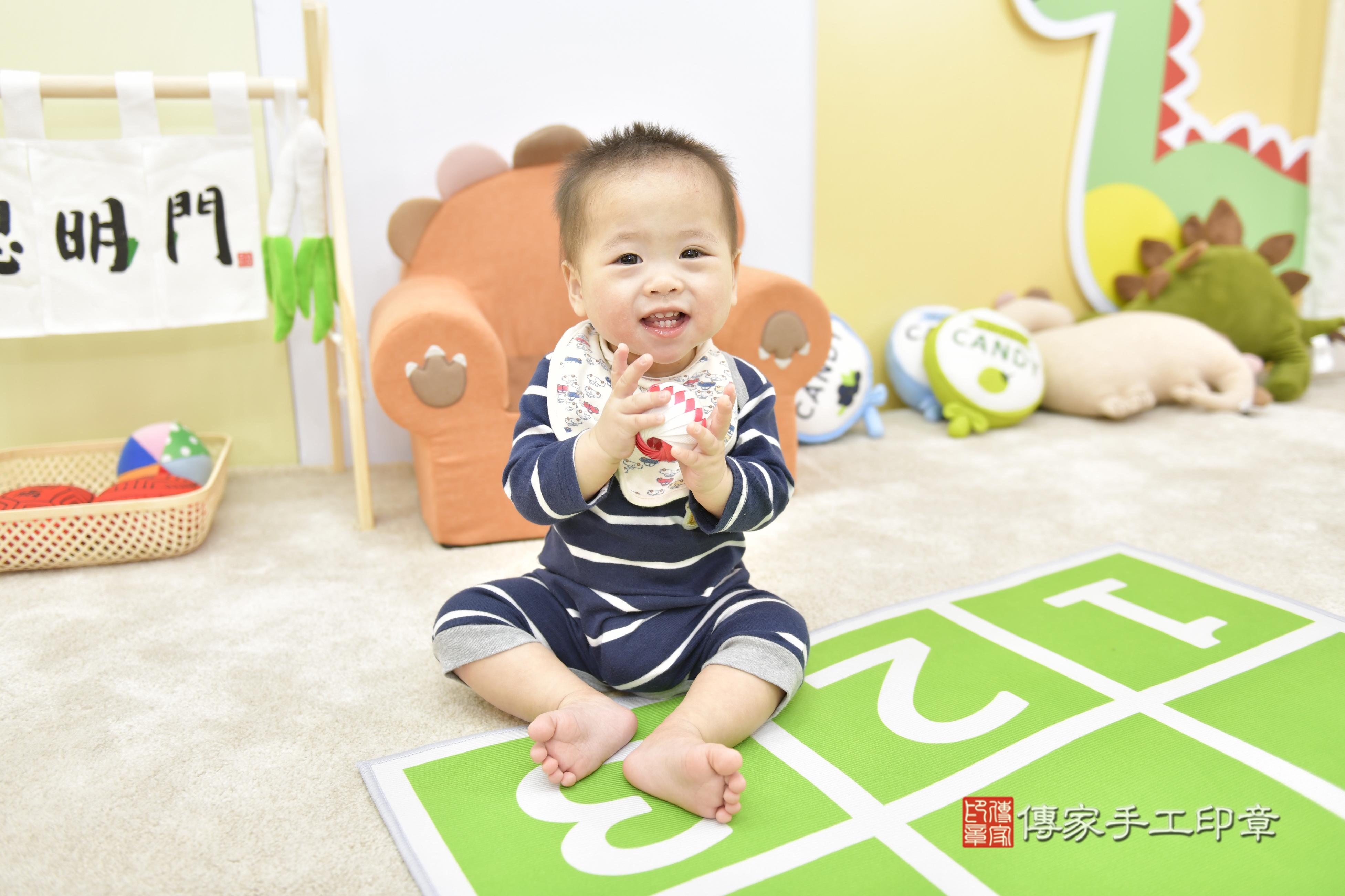 傳家手工印章新竹店、抓周、度脺、中國風會場、傳家嬰兒古禮、吉祥話、抓周道具物品24種、拍照。抓周證書。寶寶抓周、滿周歲、生日快樂、祝福