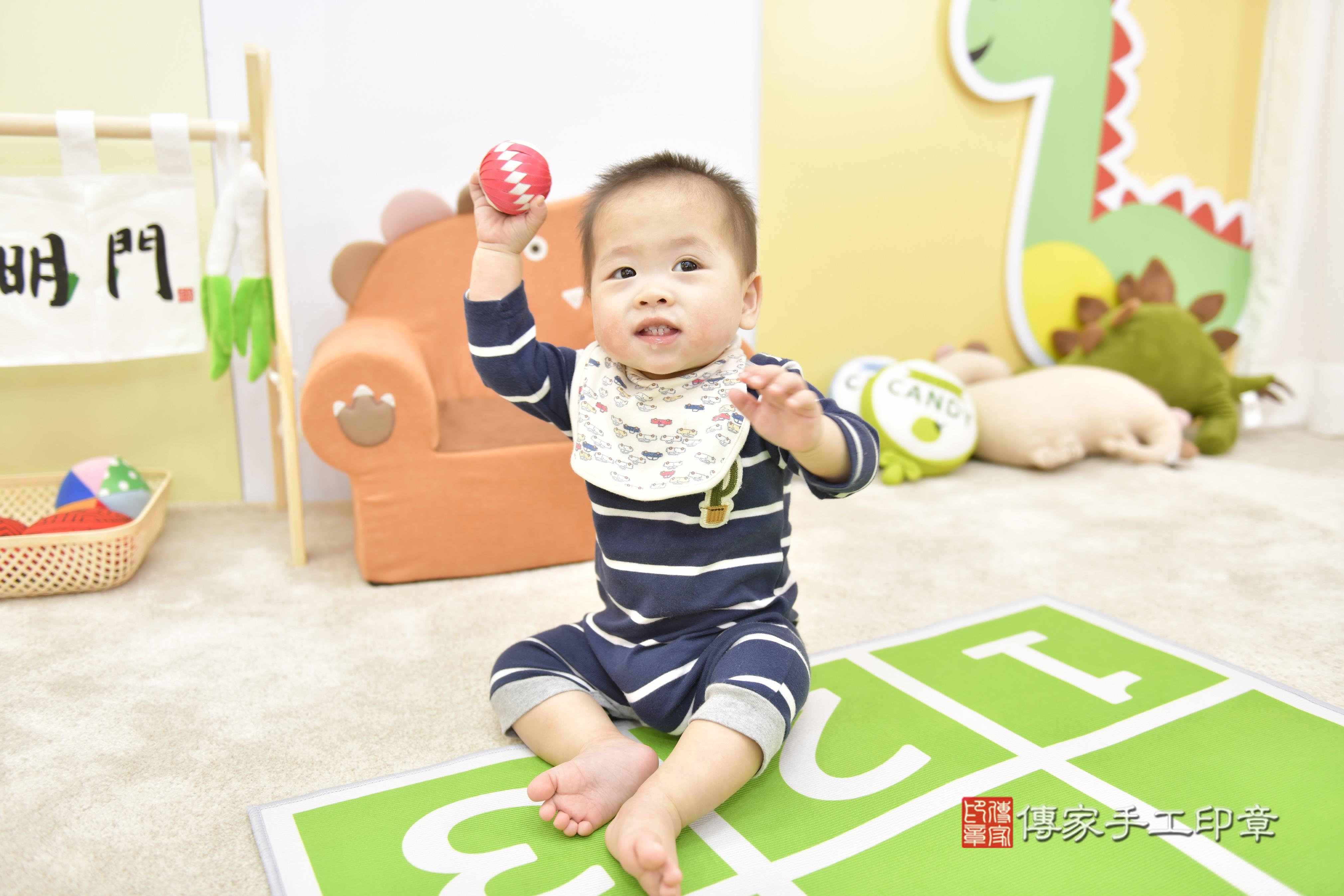 傳家手工印章新竹店、抓周、度脺、中國風會場、傳家嬰兒古禮、吉祥話、抓周道具物品24種、拍照。抓周證書。寶寶抓周、滿周歲、生日快樂、祝福