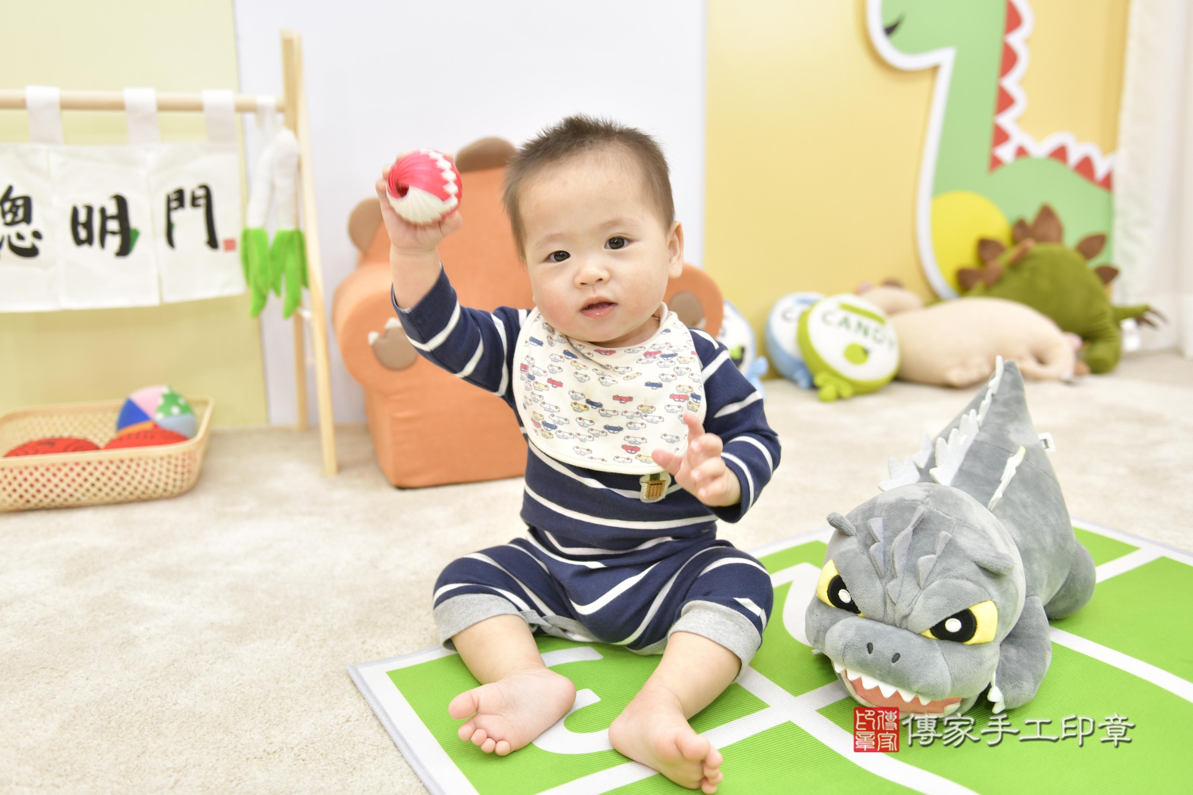 傳家手工印章新竹店、抓周、度脺、中國風會場、傳家嬰兒古禮、吉祥話、抓周道具物品24種、拍照。抓周證書。寶寶抓周、滿周歲、生日快樂、祝福