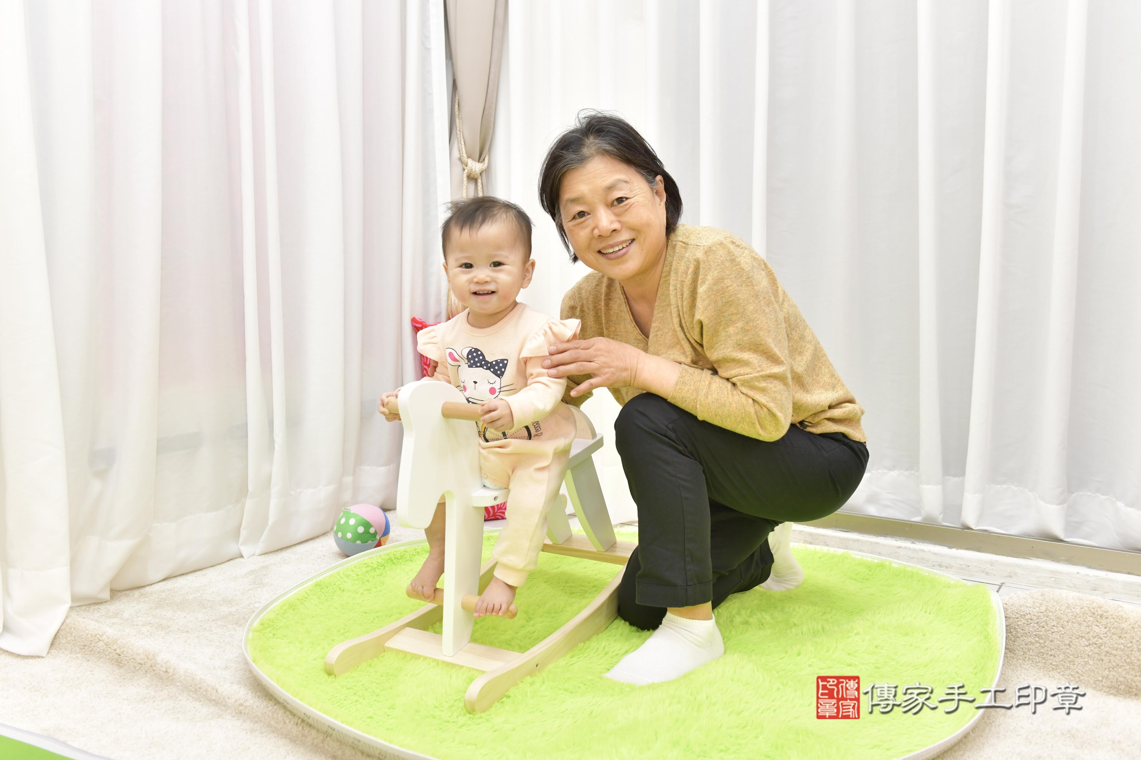 傳家手工印章新竹店、抓周、度脺、中國風會場、傳家嬰兒古禮、吉祥話、抓周道具物品24種、拍照。抓周證書。寶寶抓周、滿周歲、生日快樂、祝福