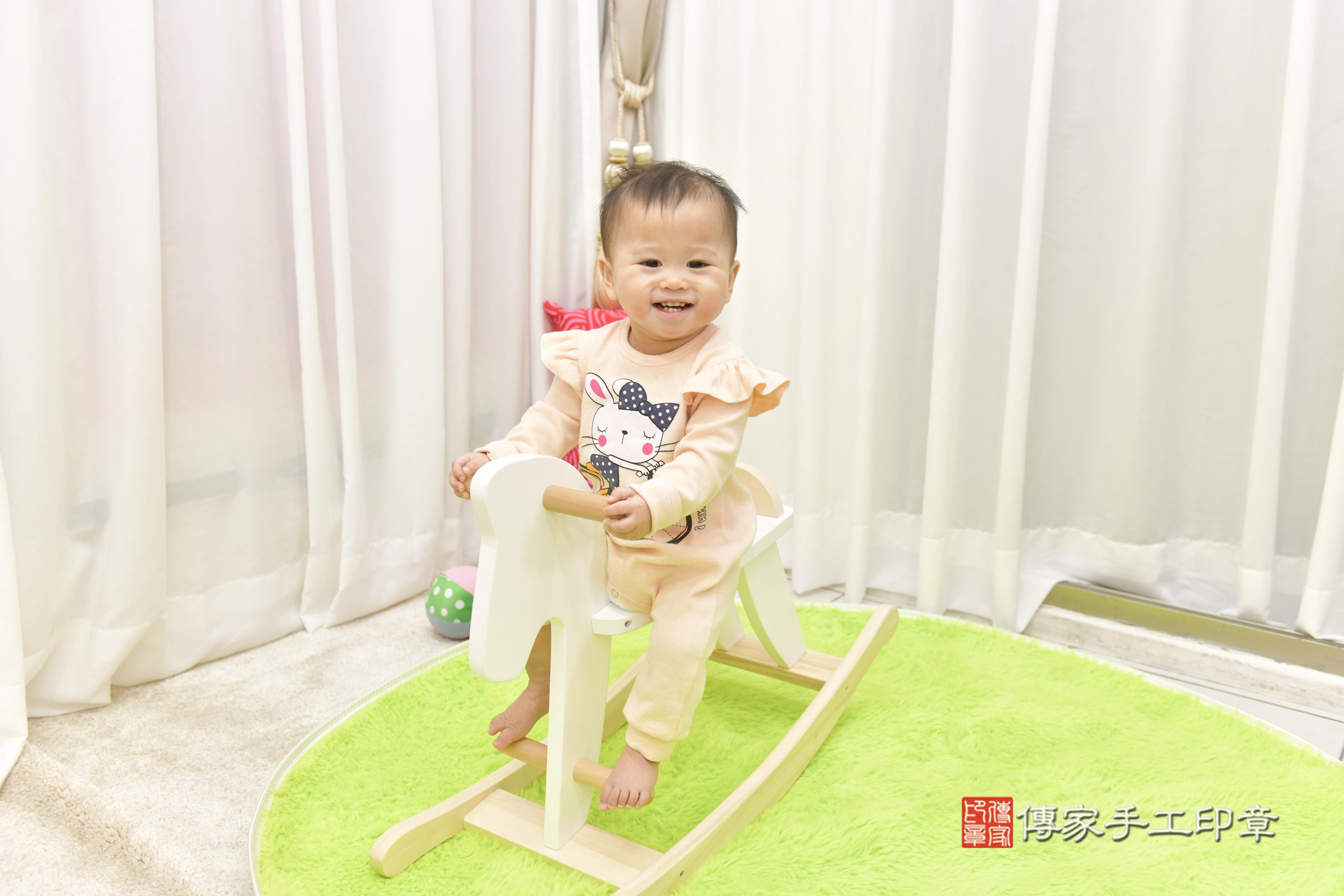 傳家手工印章新竹店、抓周、度脺、中國風會場、傳家嬰兒古禮、吉祥話、抓周道具物品24種、拍照。抓周證書。寶寶抓周、滿周歲、生日快樂、祝福