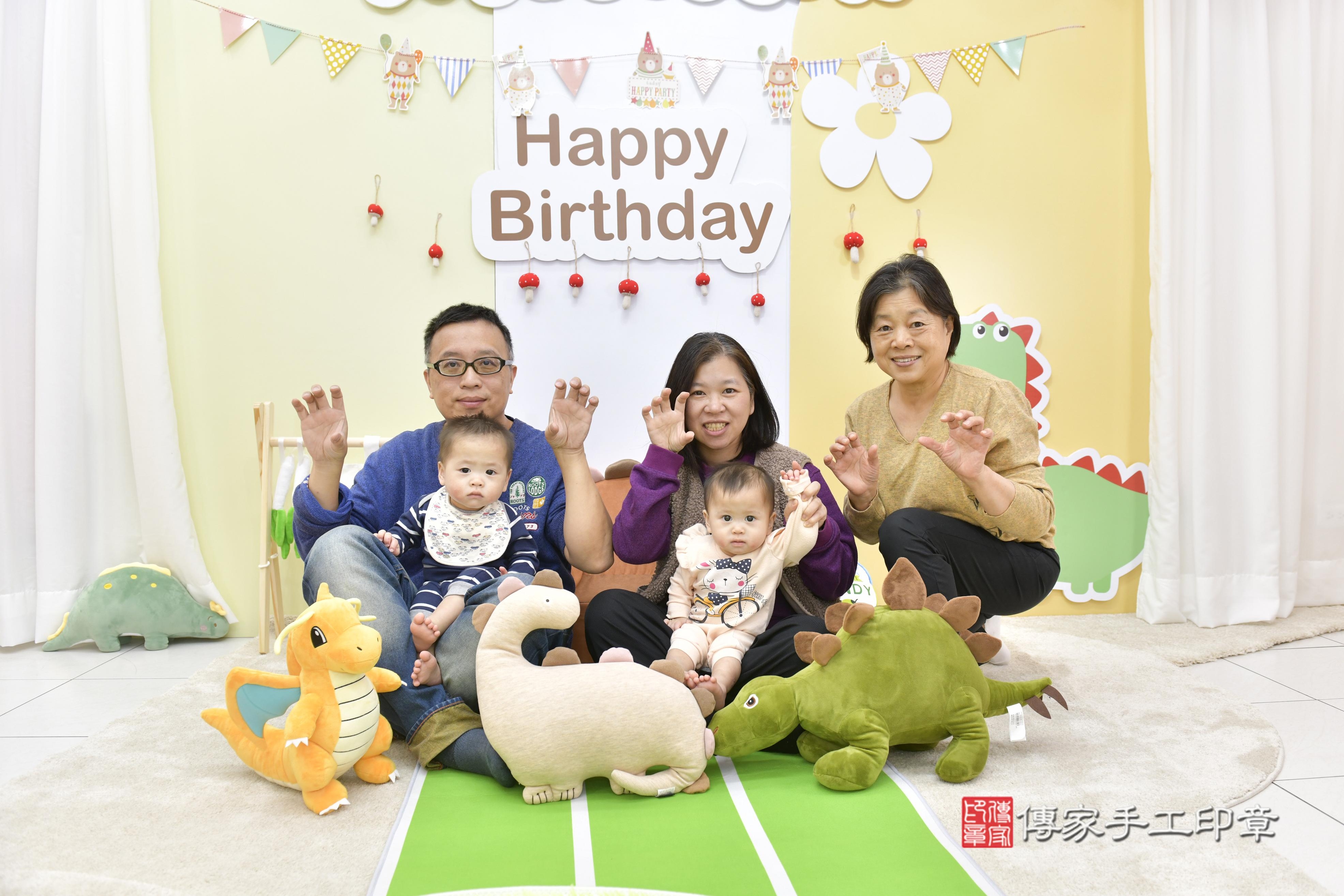 傳家手工印章新竹店、抓周、度脺、中國風會場、傳家嬰兒古禮、吉祥話、抓周道具物品24種、拍照。抓周證書。寶寶抓周、滿周歲、生日快樂、祝福