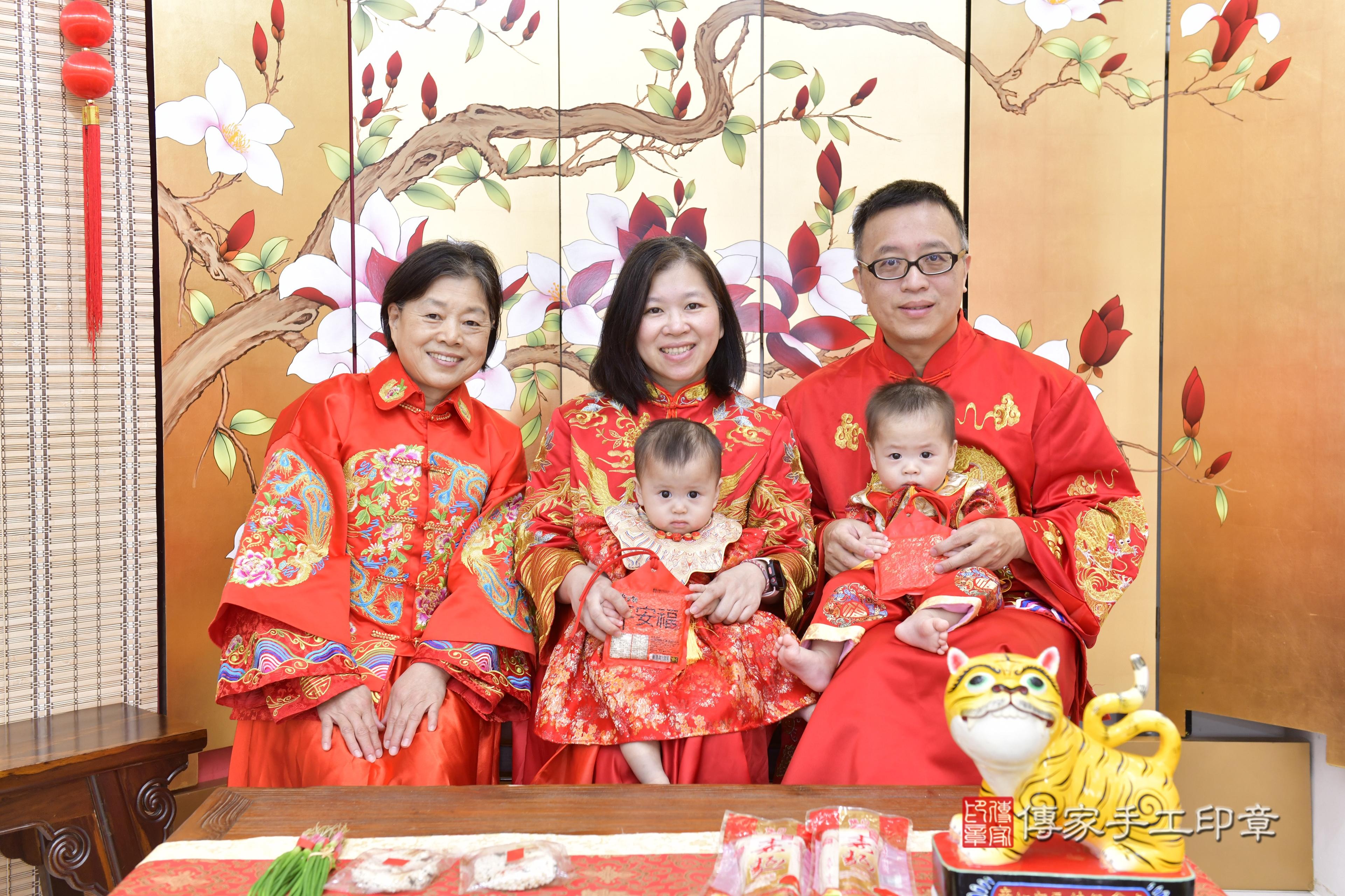 傳家手工印章新竹店、抓周、度脺、中國風會場、傳家嬰兒古禮、吉祥話、抓周道具物品24種、拍照。抓周證書。寶寶抓周、滿周歲、生日快樂、祝福